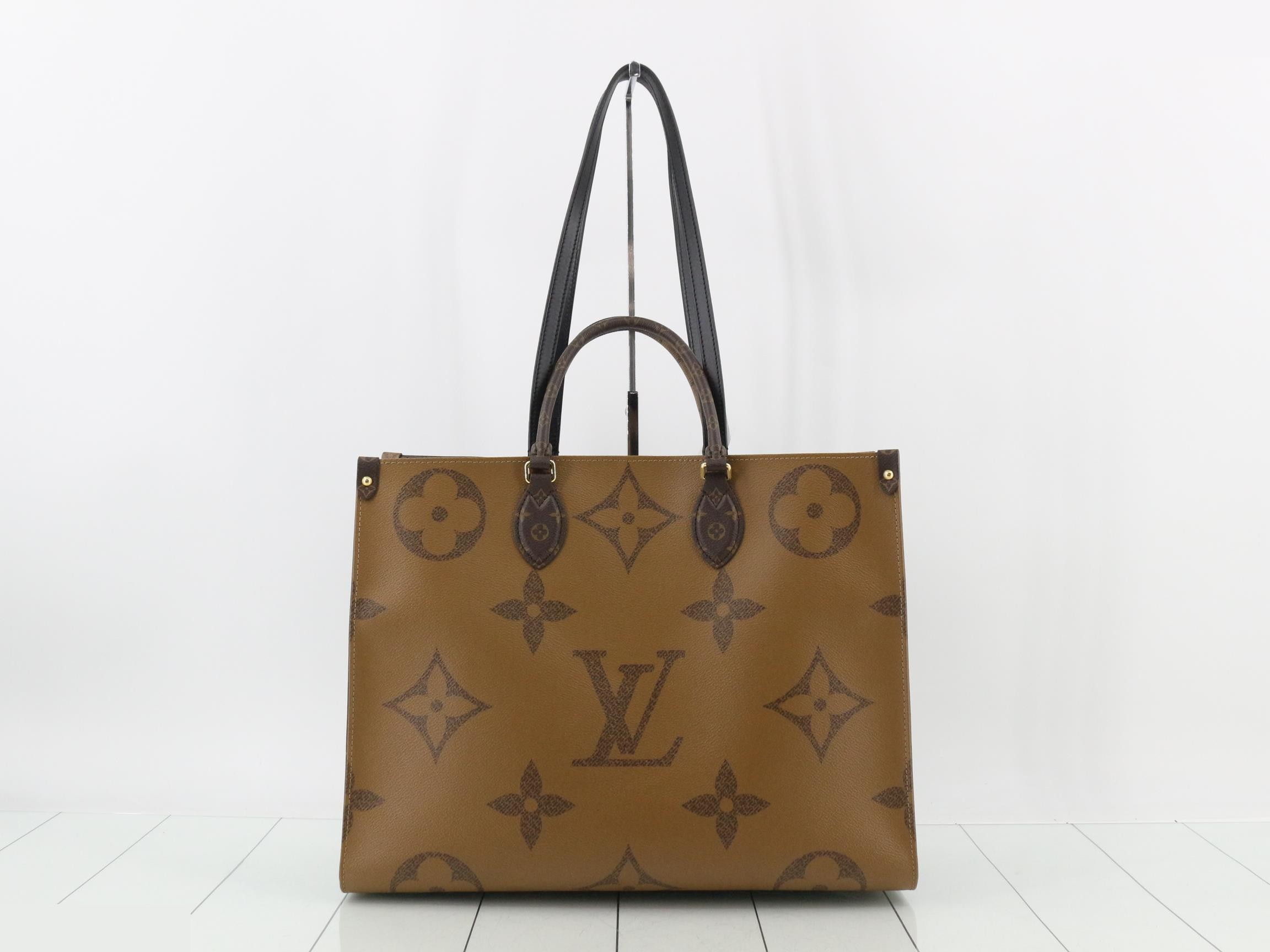 Monogram Giant Reverse OnTheGo GM 2-Way Tote Bag — view 3
