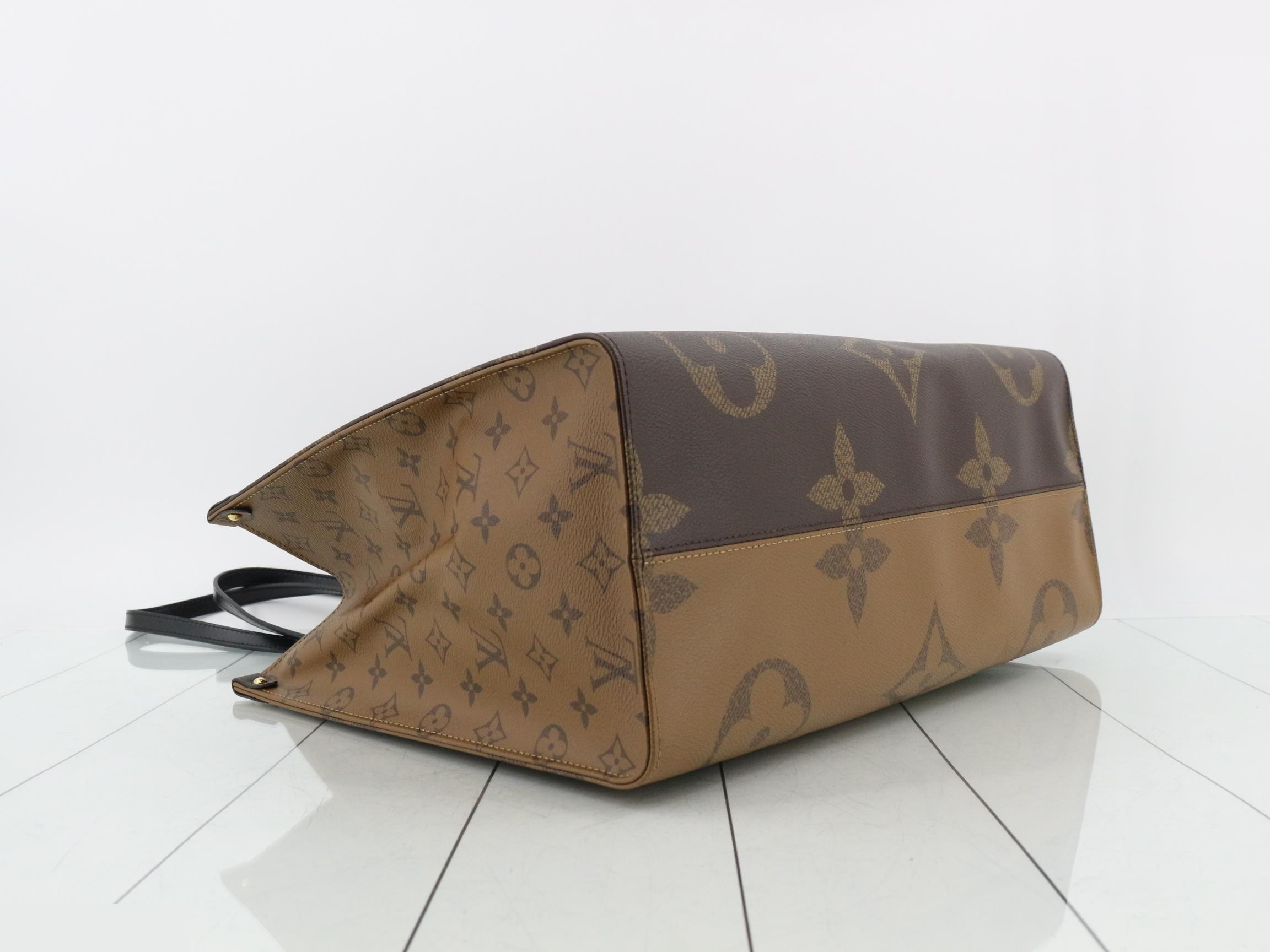 Monogram Giant Reverse OnTheGo GM 2-Way Tote Bag — view 6