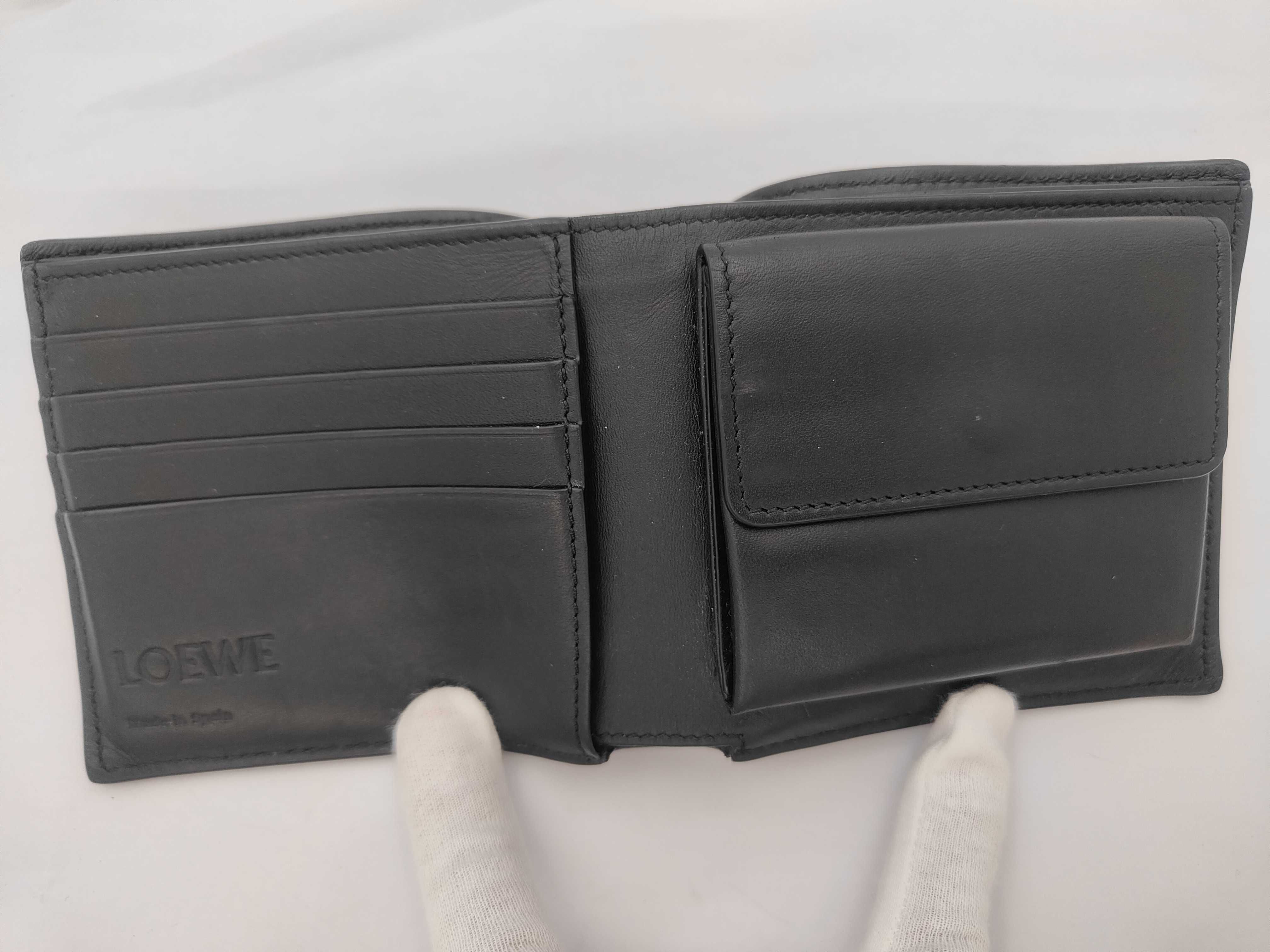 black bi-fold wallet — view 4