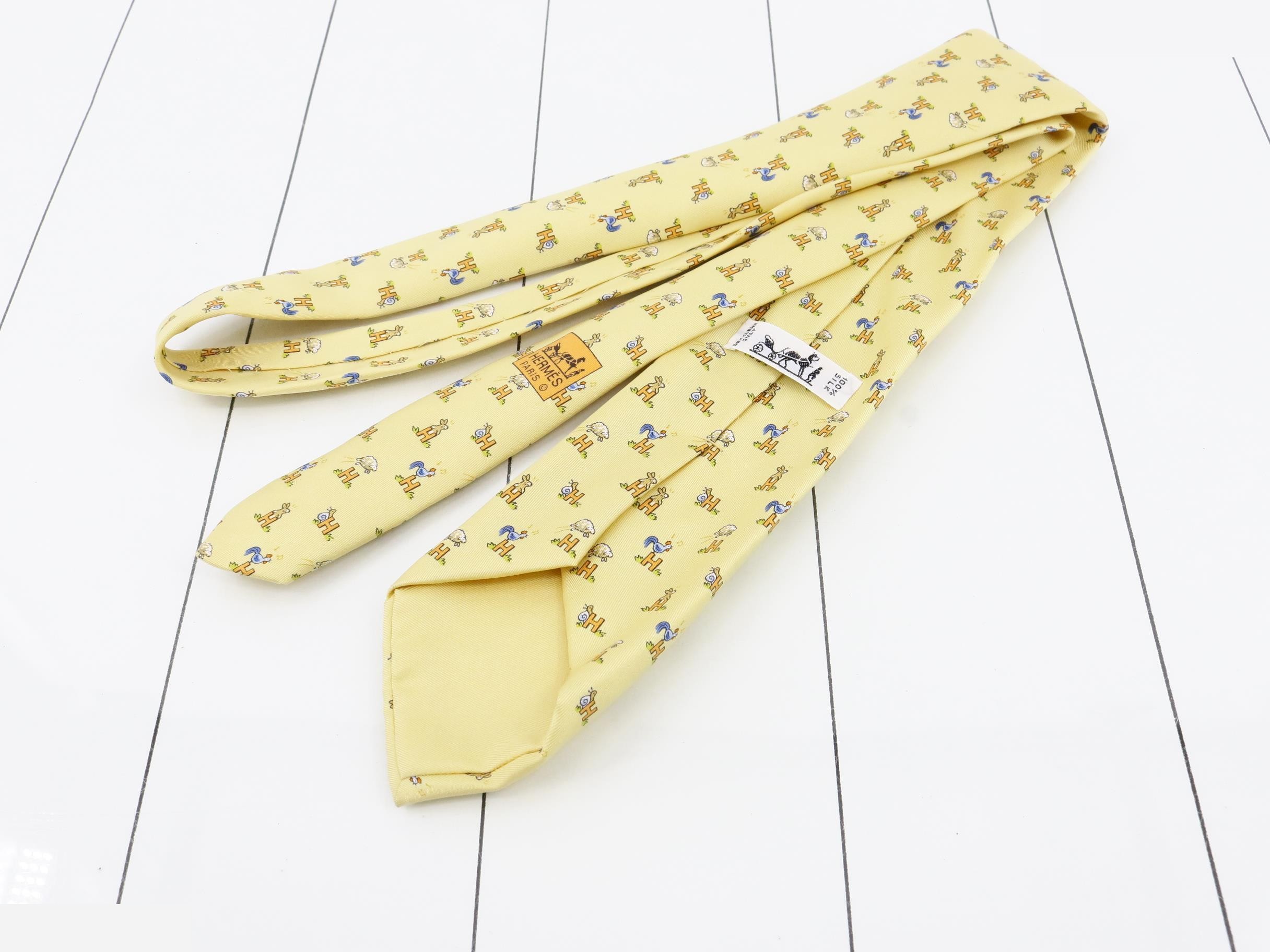 tie — view 2