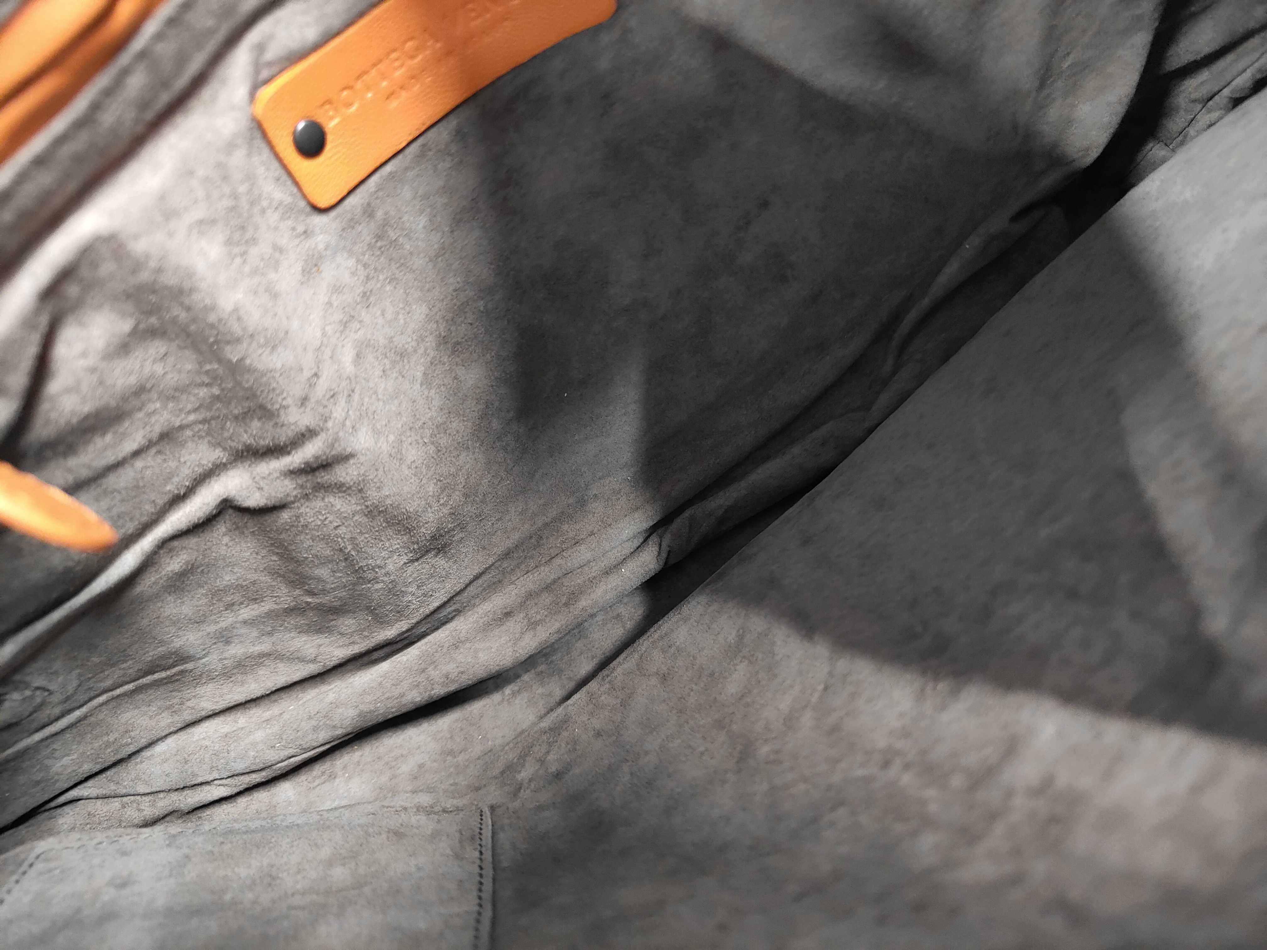 Intrecciato Hobo Orange One-Shoulder Bag with Mirror — view 6