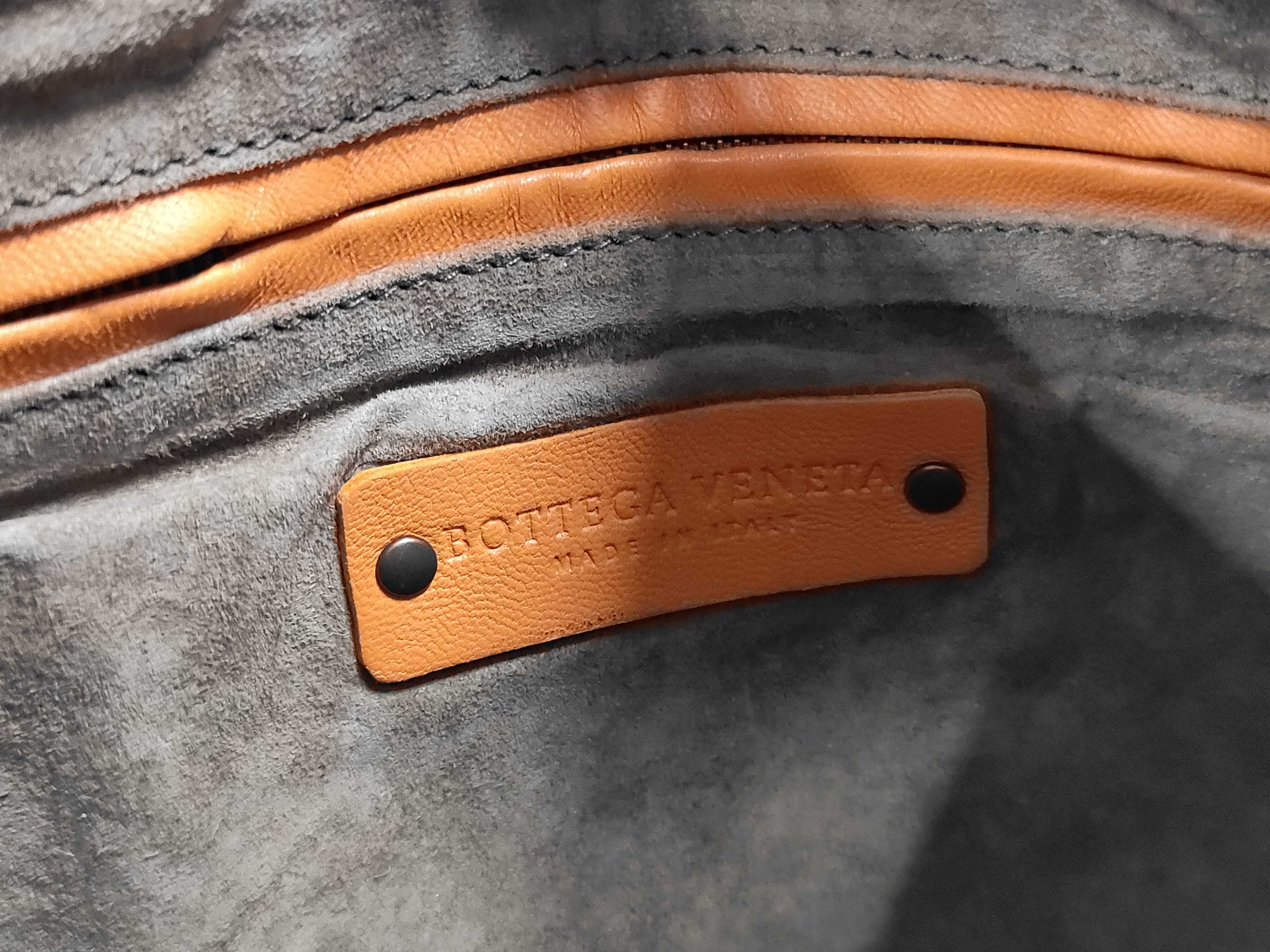Intrecciato Hobo Orange One-Shoulder Bag with Mirror — view 7