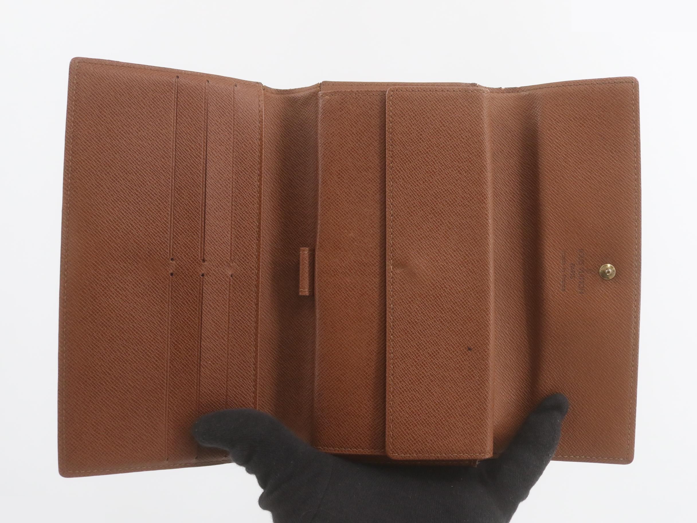 wallet — view 4