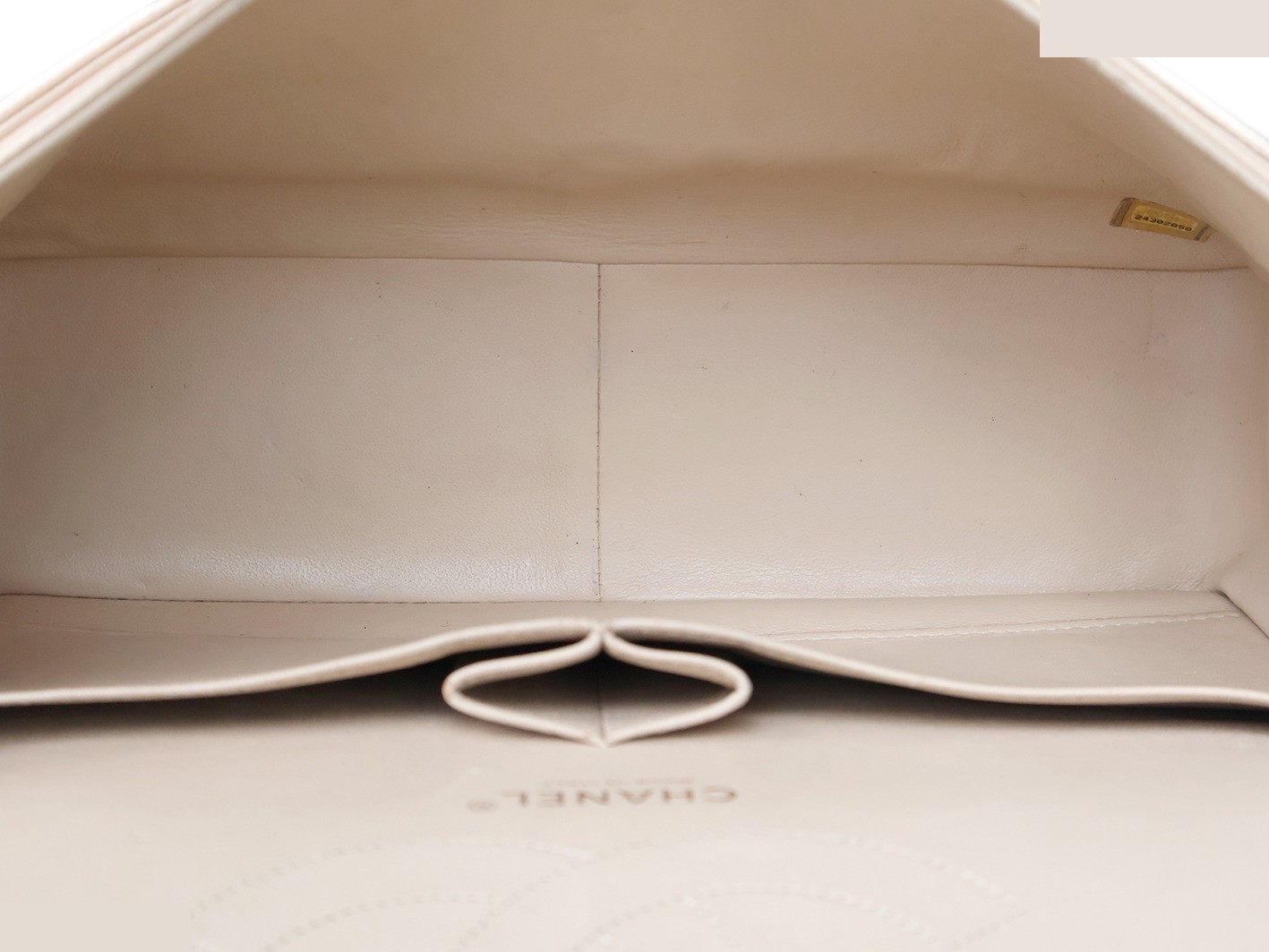 Caviar leather large matelassé bag, size 30, double flap, double chain, beige. — view 12