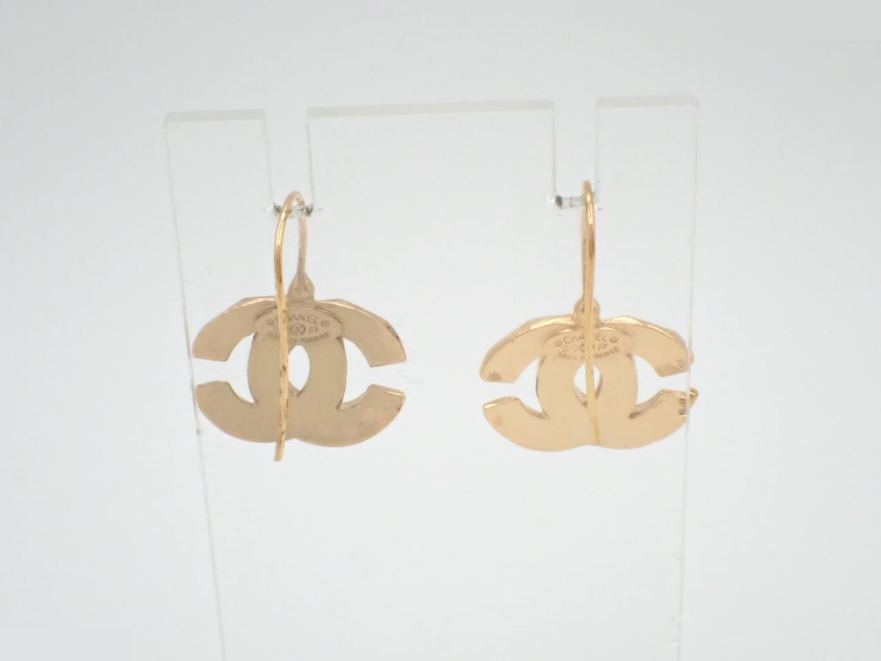 hook earrings, 99P, Coco Mark, gold, 2.8cm in height. — view 2