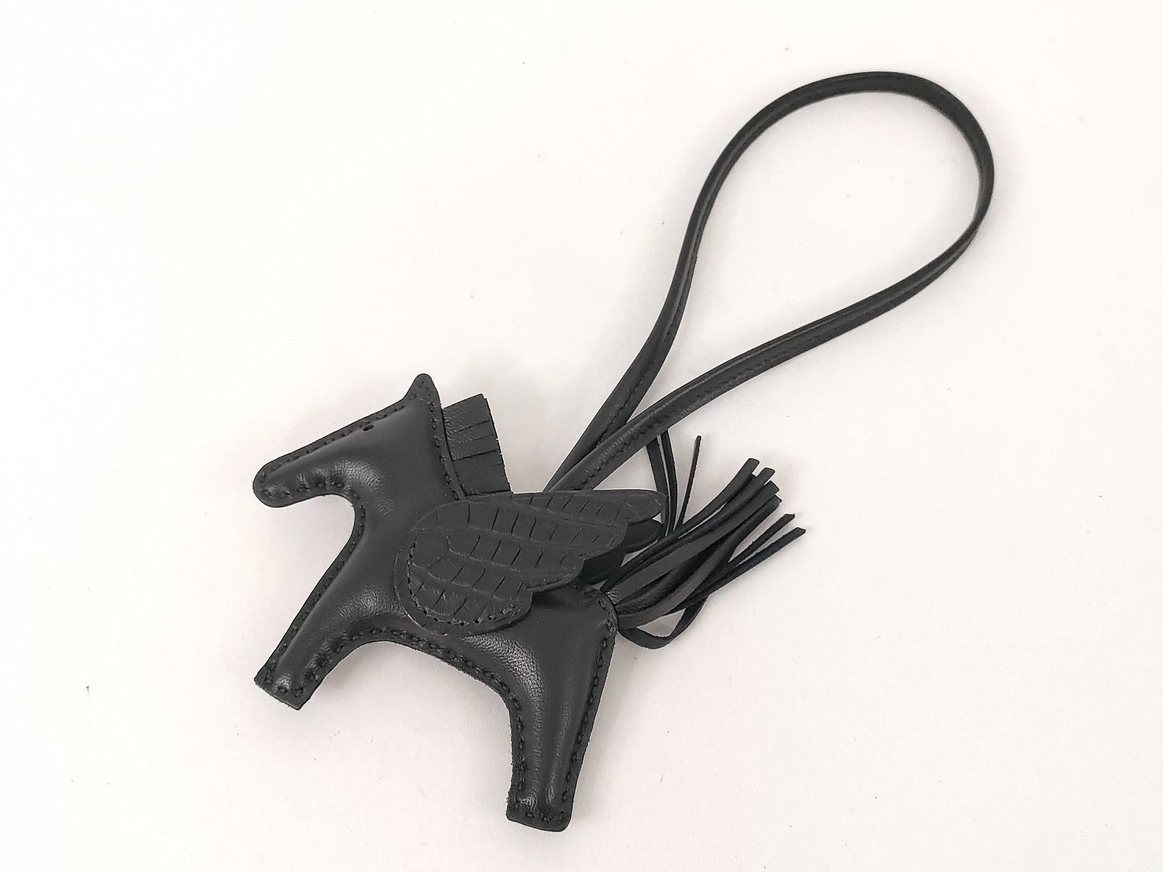 Rodeo Pegasus PM Black Agno Milo/Alligator Matte G Engraved Charm