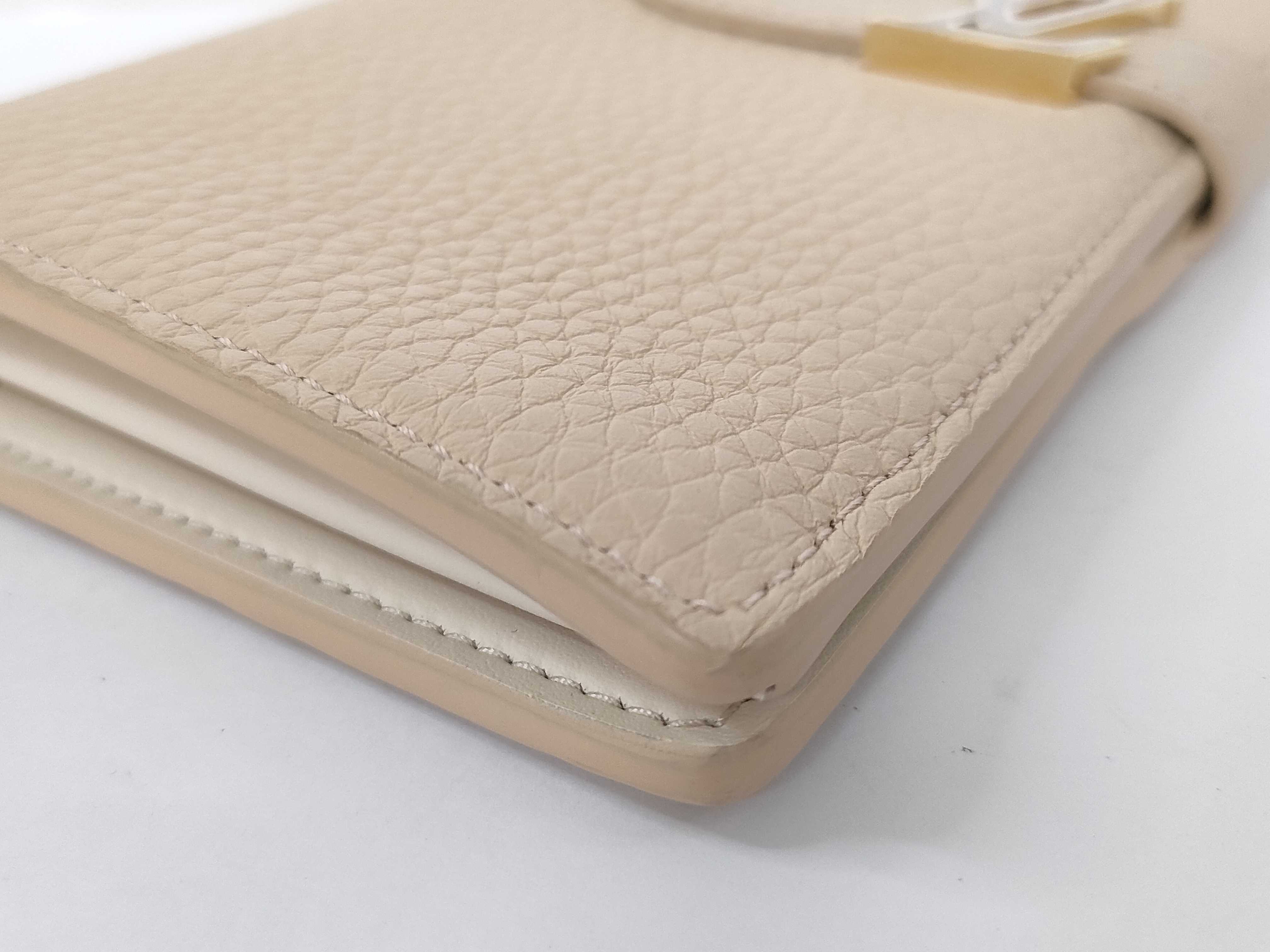 wallet — view 3