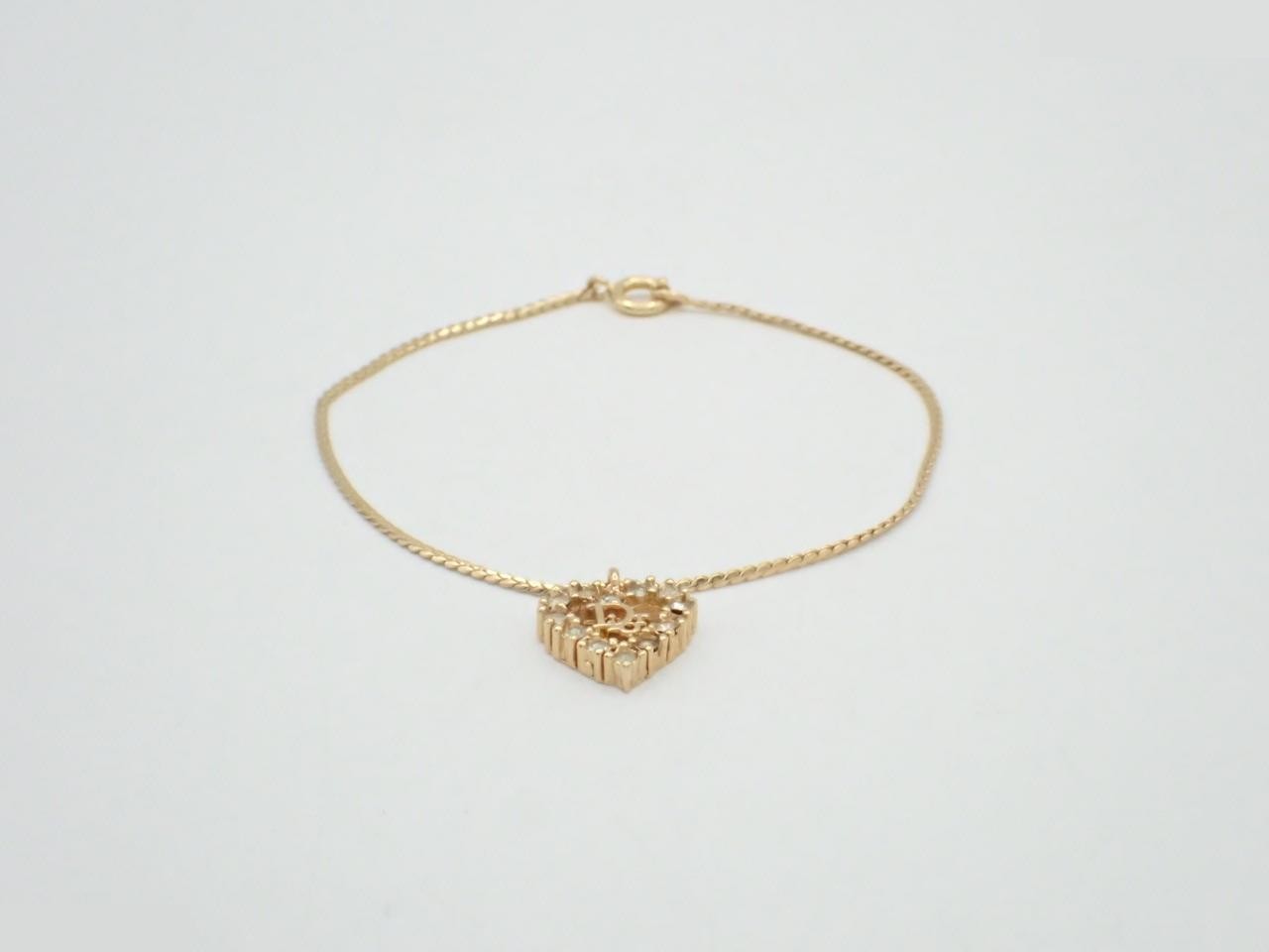 Other items: Precious metal bracelets and bangles (metal), wrist circumference approximately 18cm.