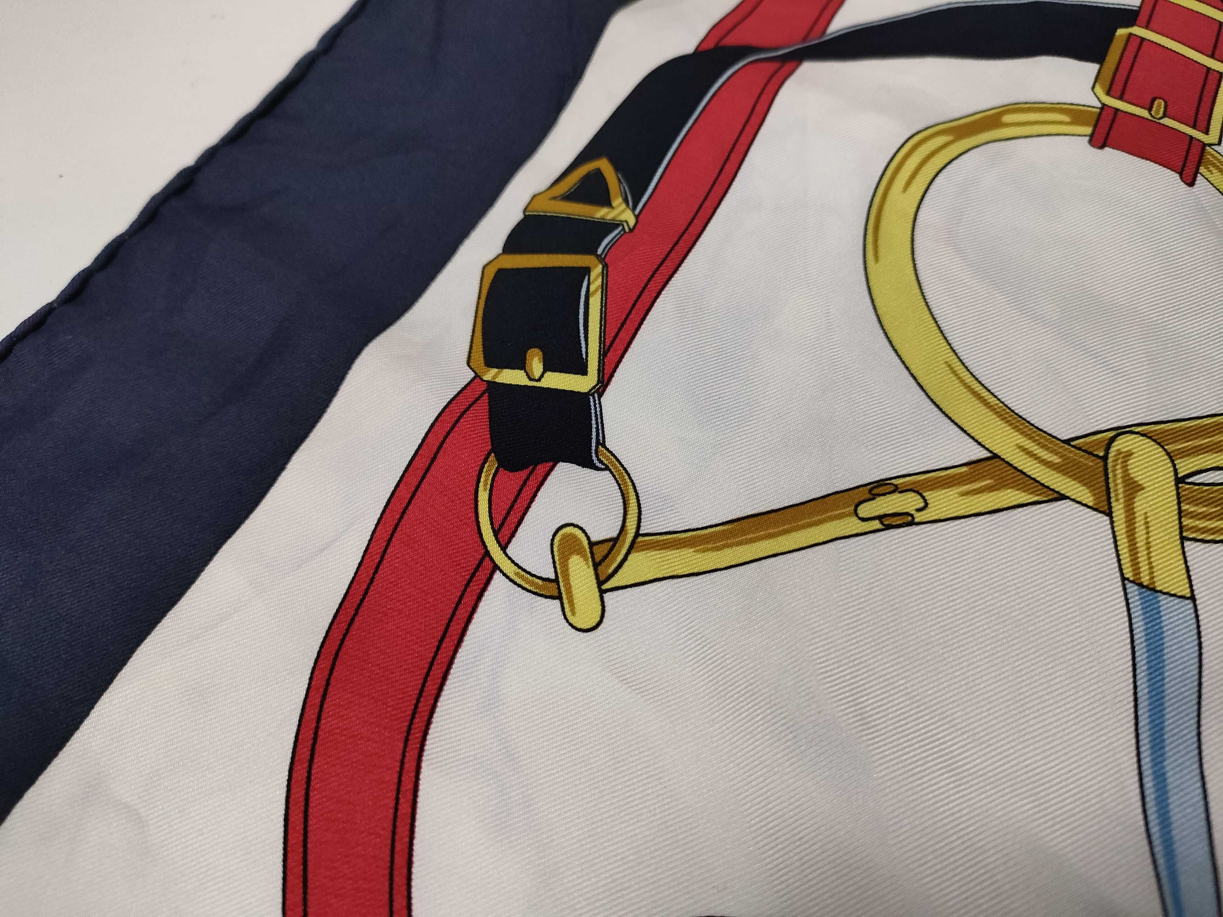 Carre Golden Spurs and other accessories — view 5