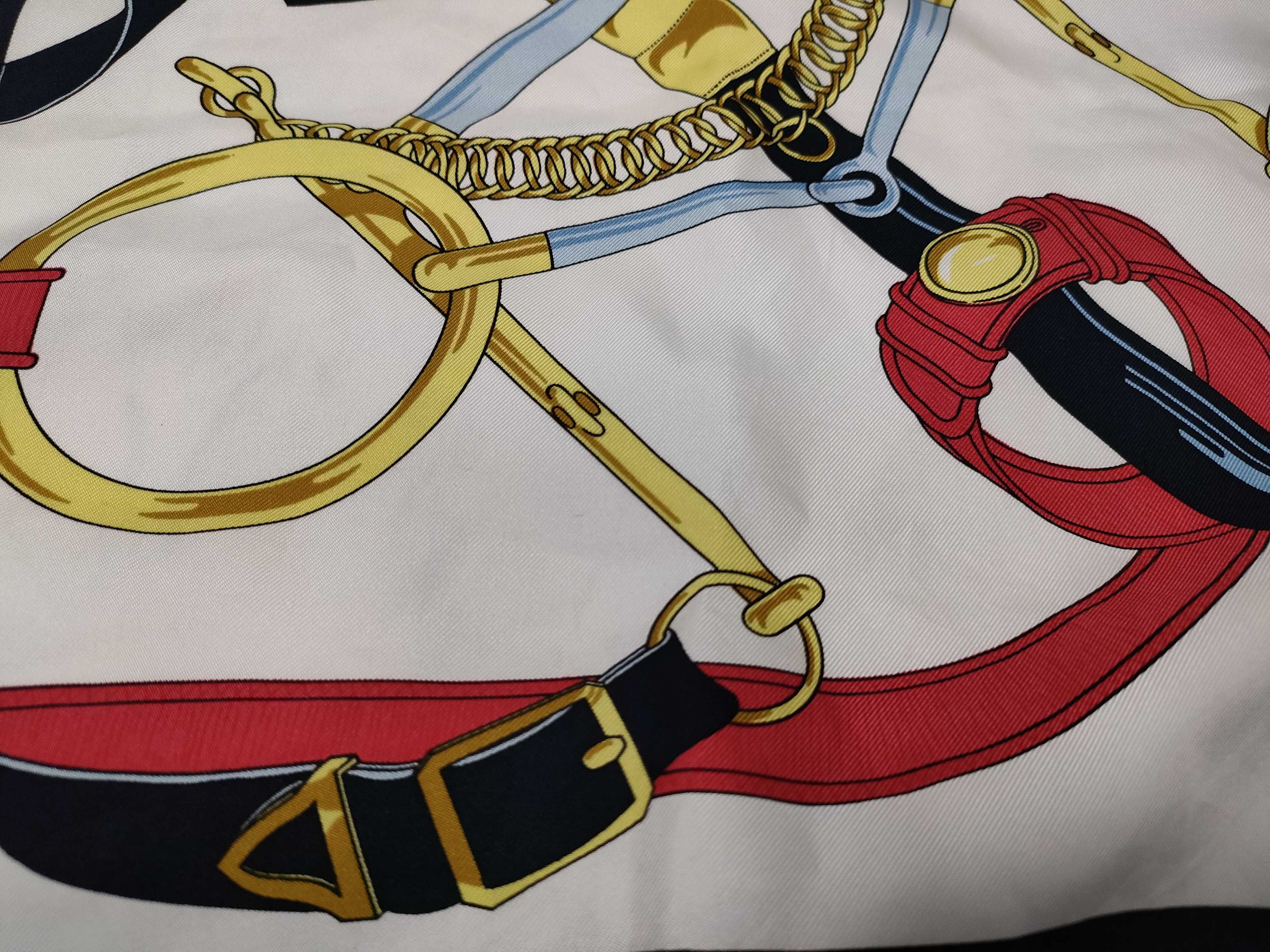 Carre Golden Spurs and other accessories — view 6