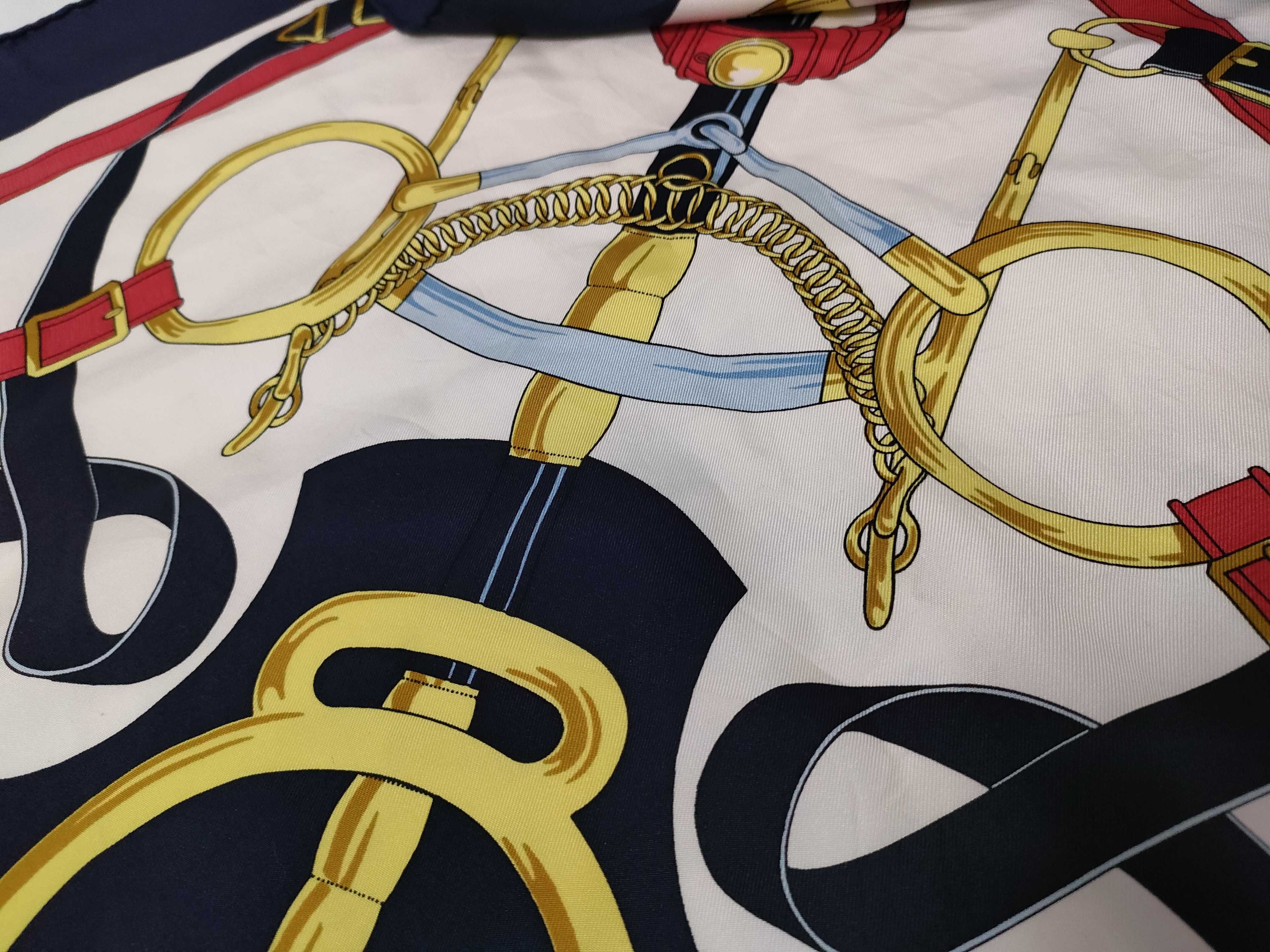 Carre Golden Spurs and other accessories — view 7