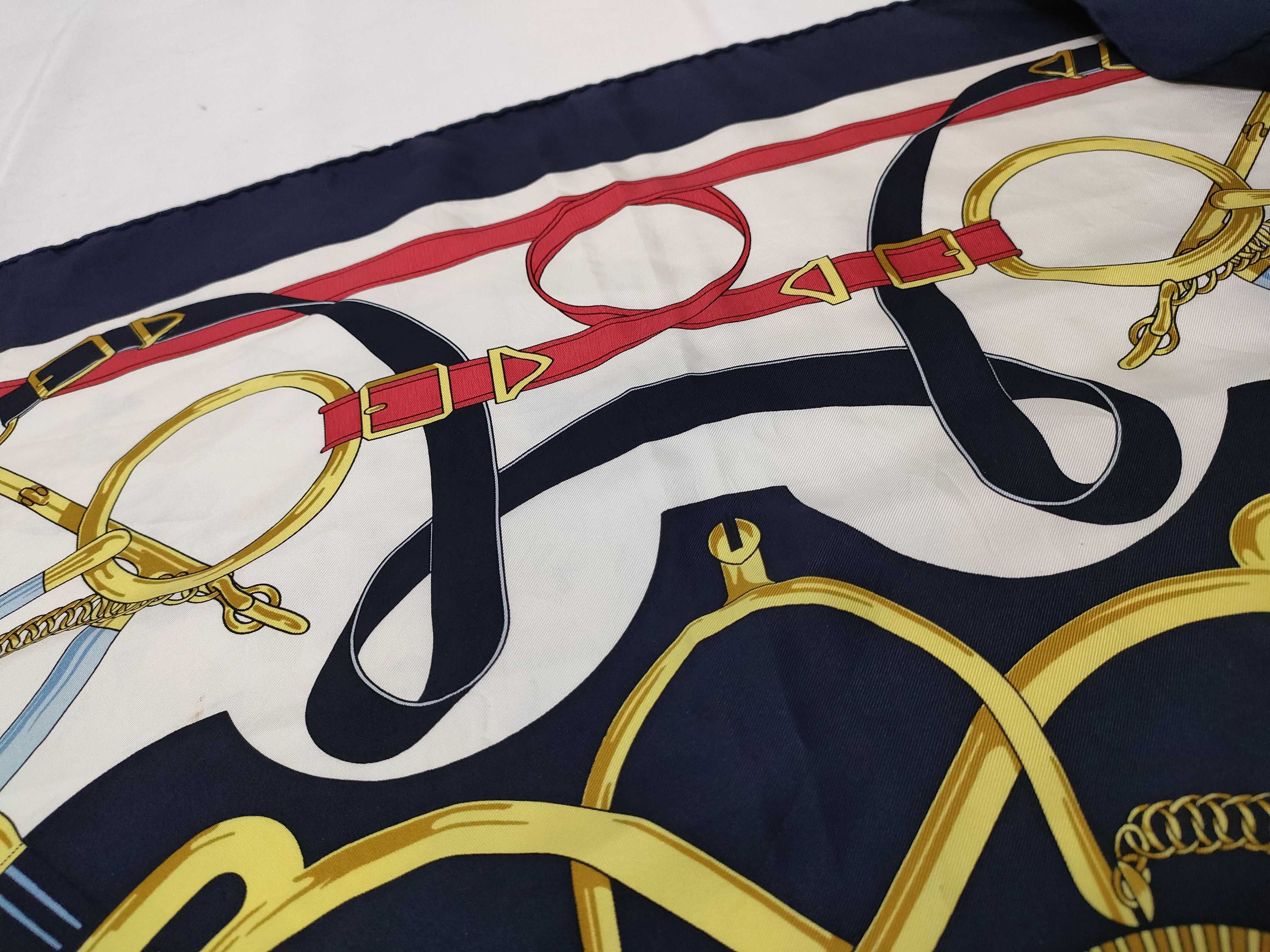 Carre Golden Spurs and other accessories — view 8