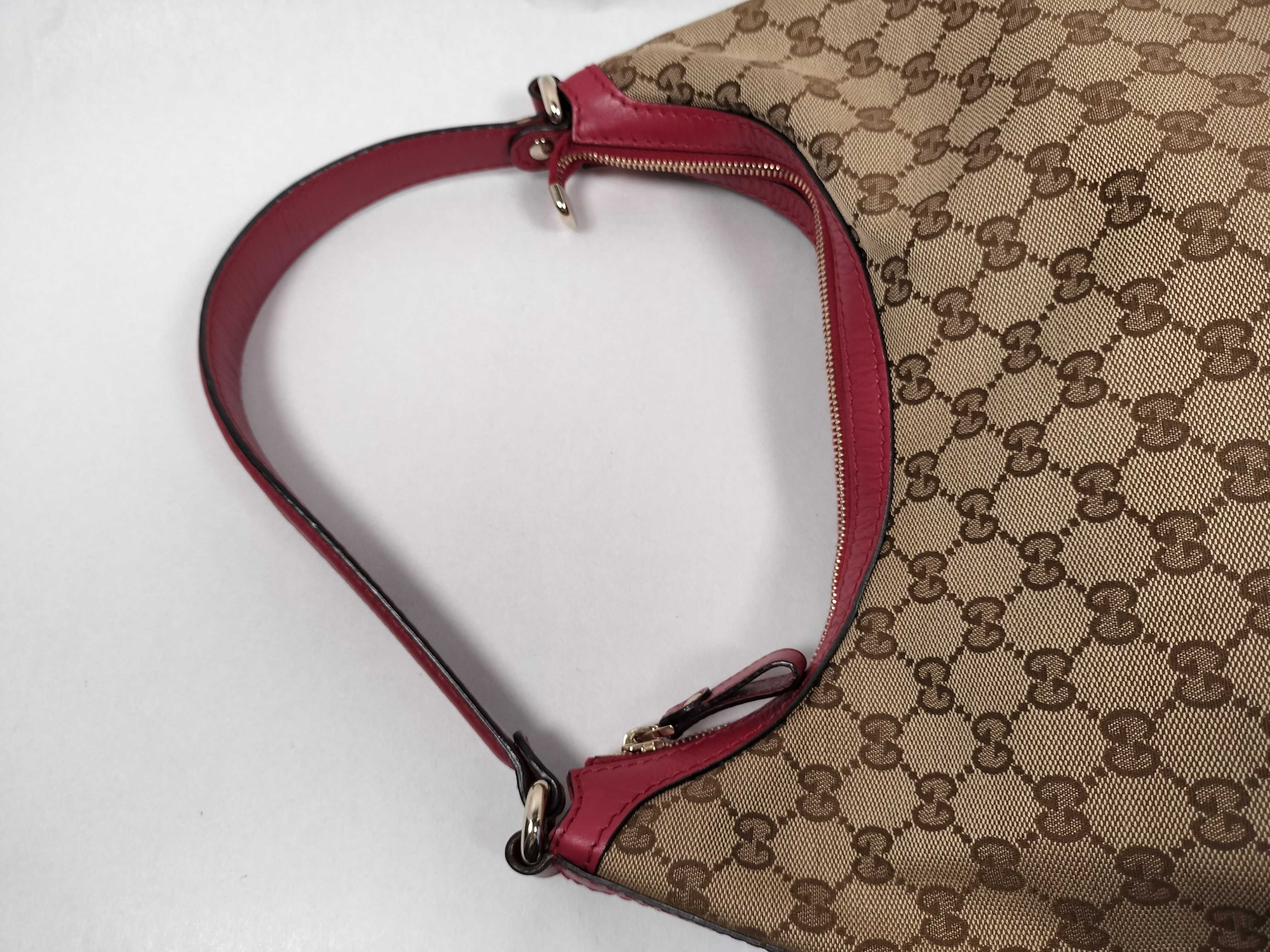 GG Canvas Gucci Handbag Shoulder Bag — view 3