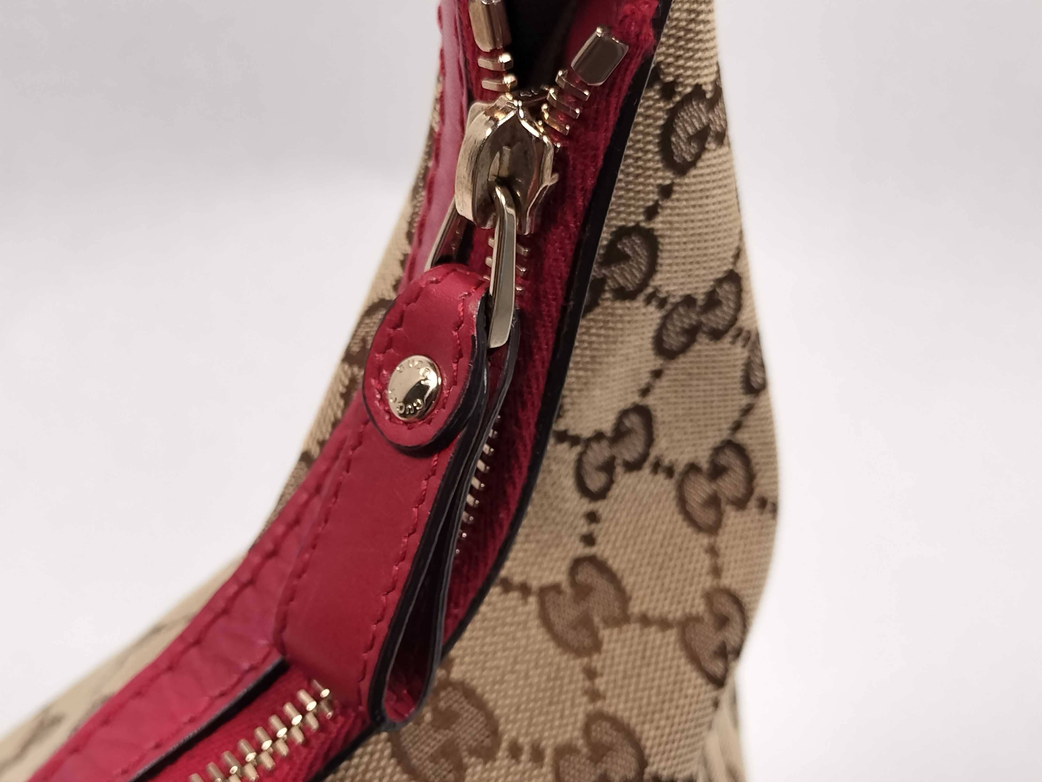 GG Canvas Gucci Handbag Shoulder Bag — view 9