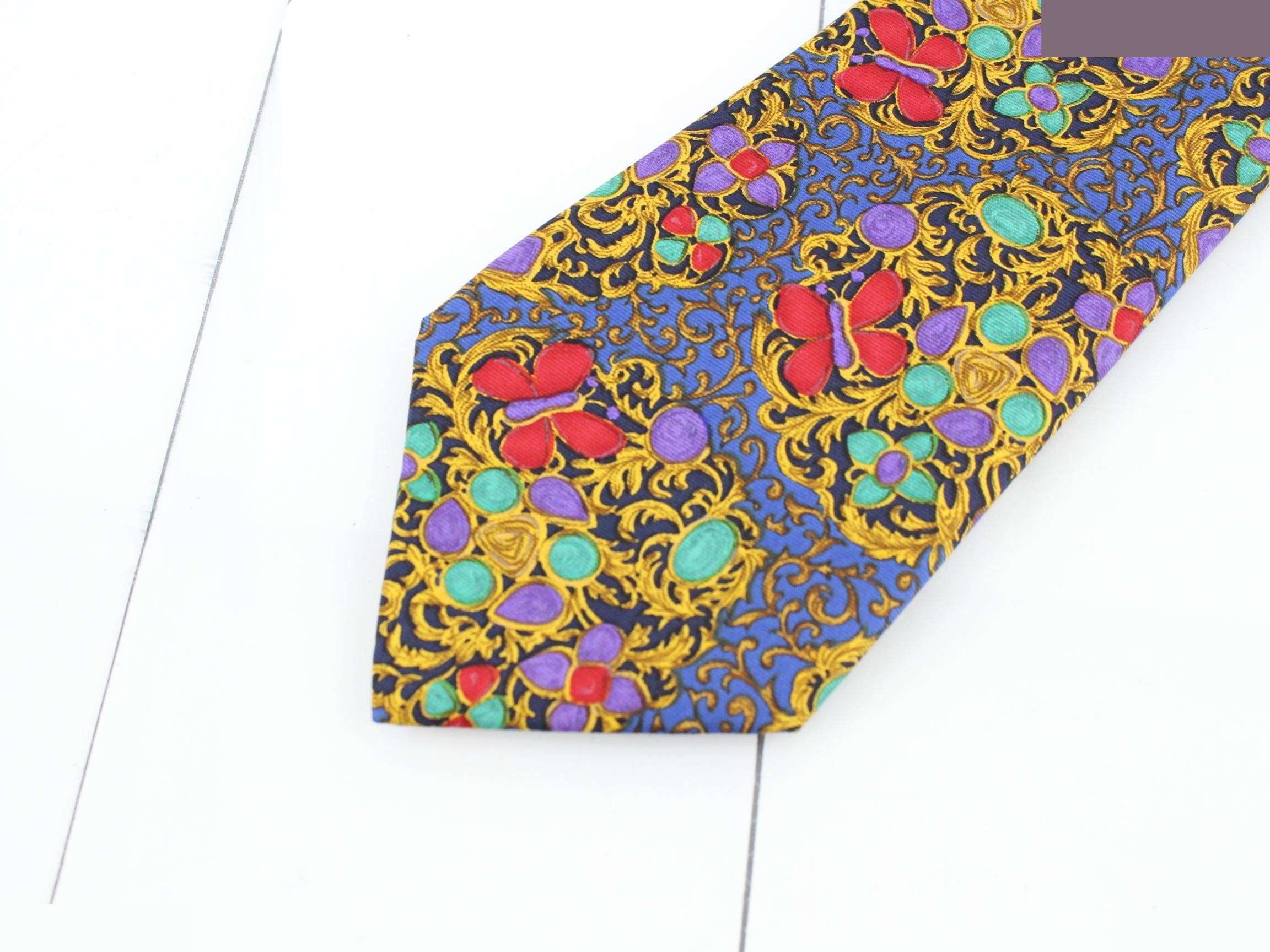 tie — view 3