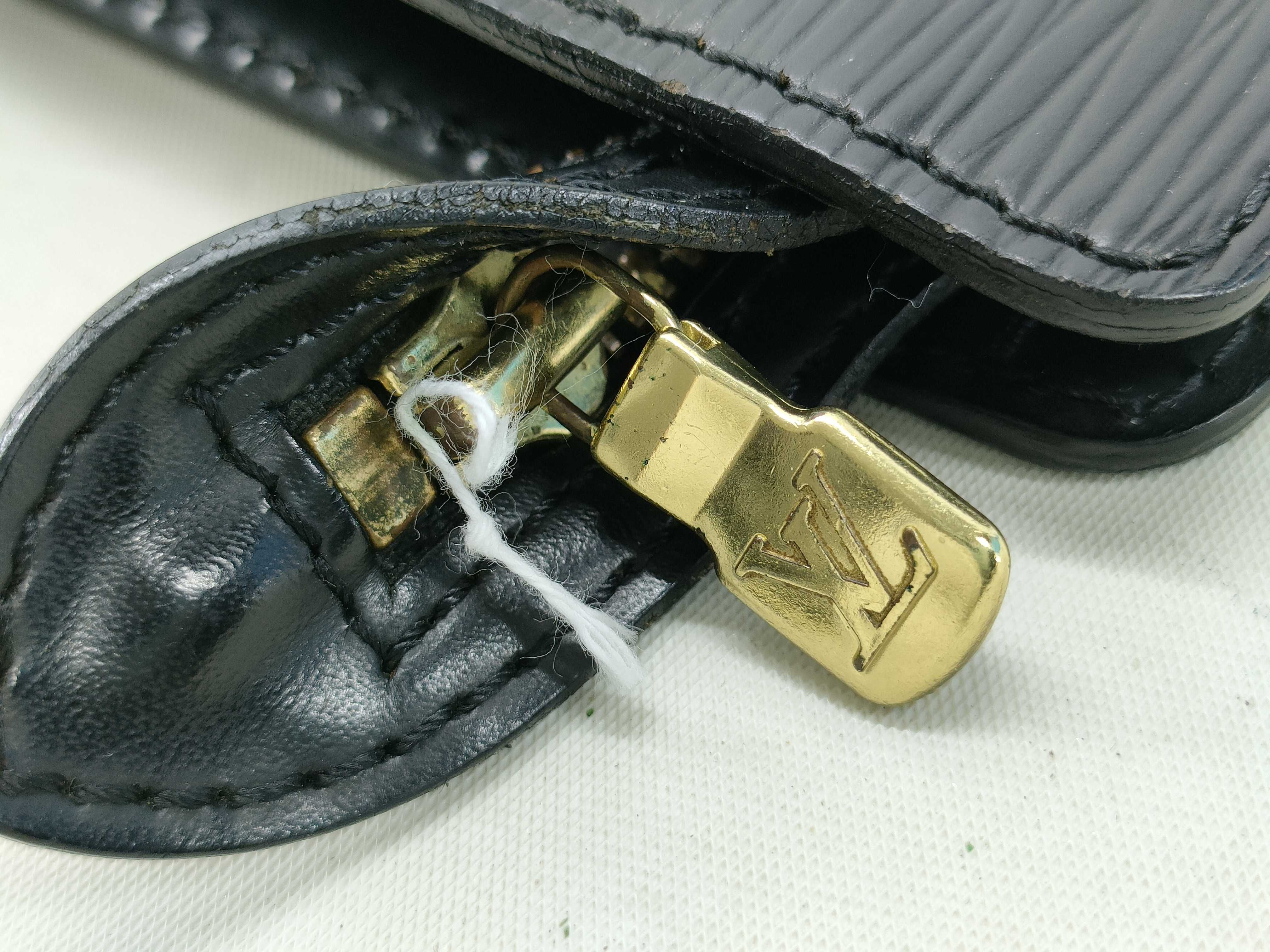 Epi Pochette Homme Second Bag — view 11
