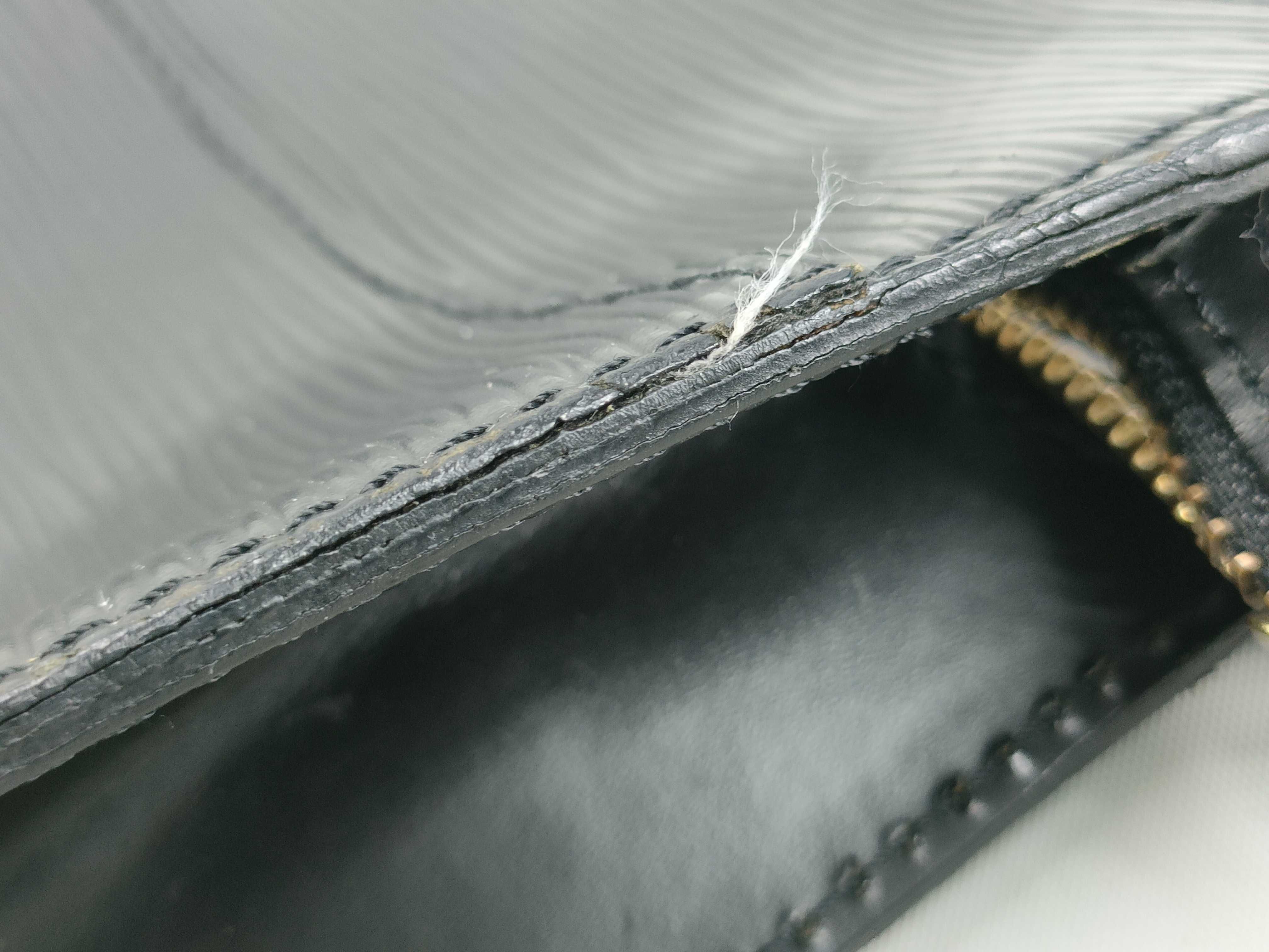 Epi Pochette Homme Second Bag — view 12