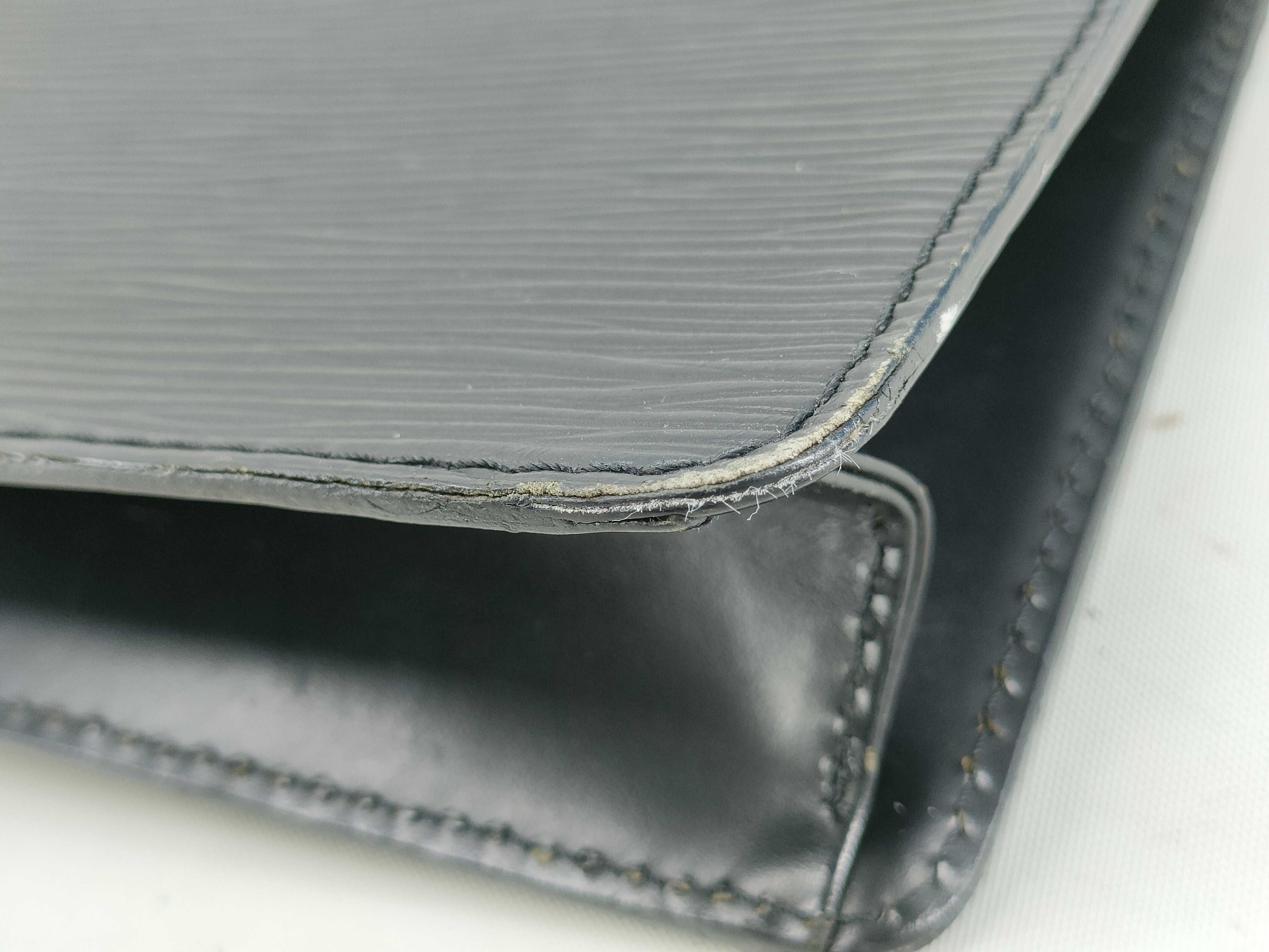 Epi Pochette Homme Second Bag — view 4
