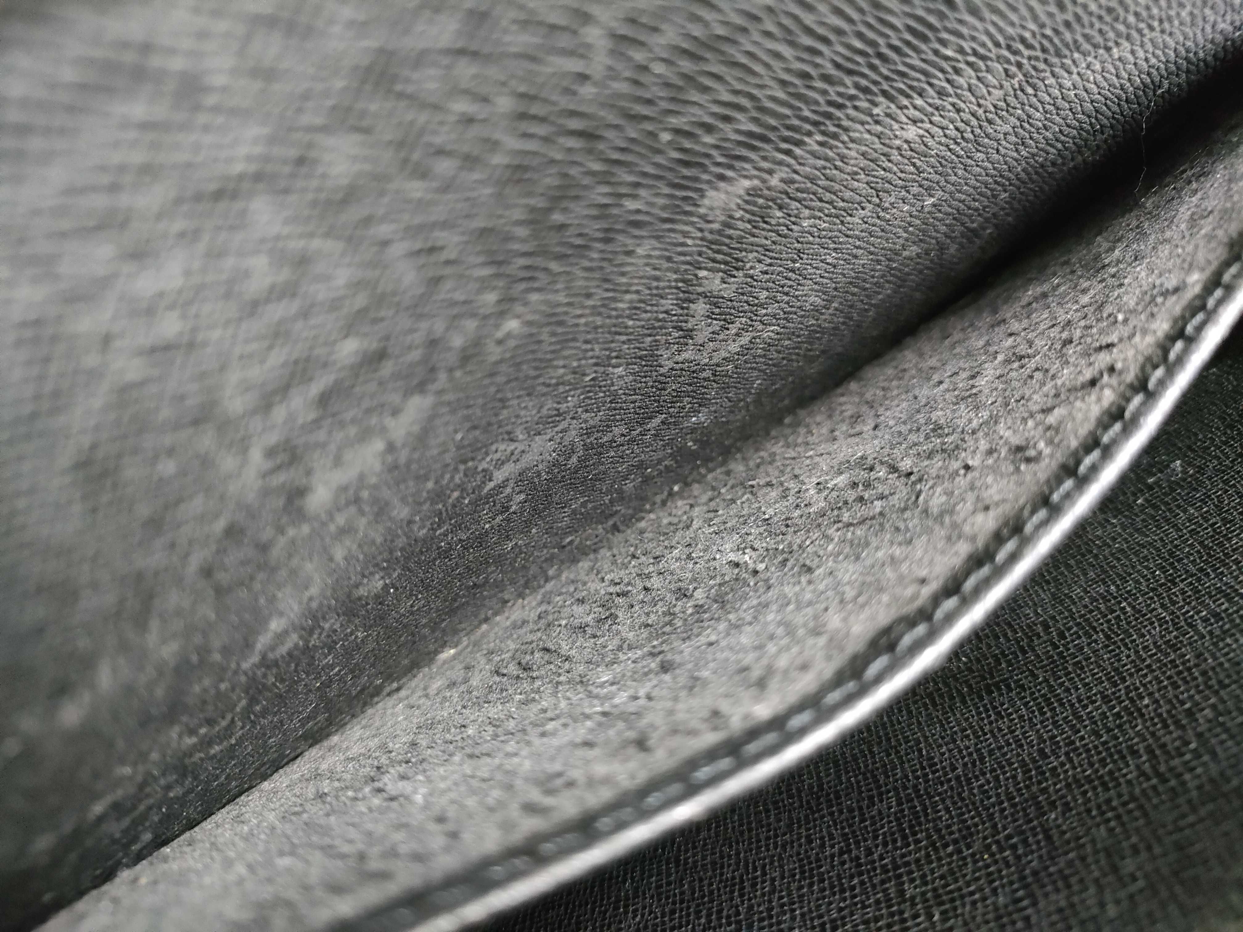 Epi Pochette Homme Second Bag — view 7