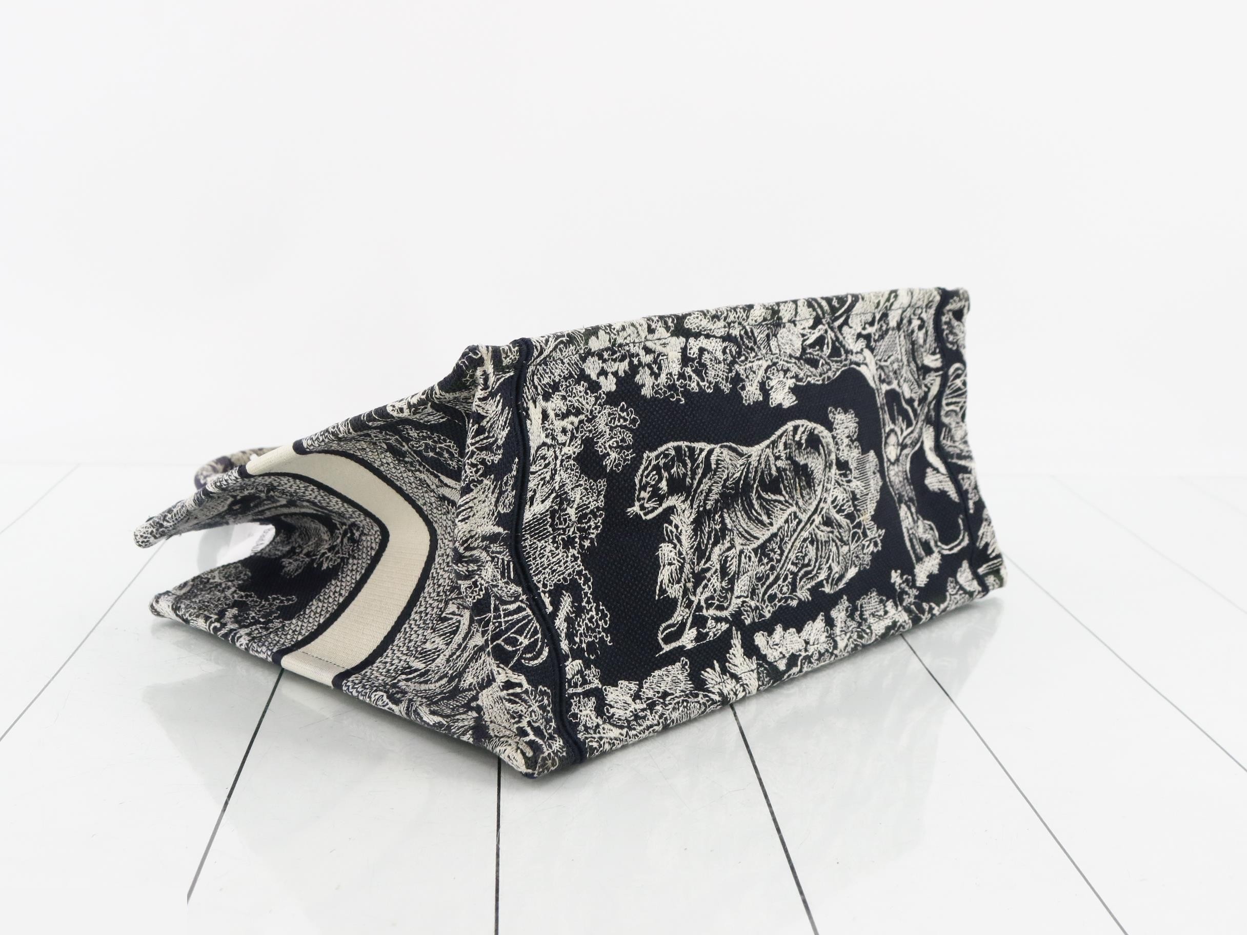 Book Tote - Medium — view 5