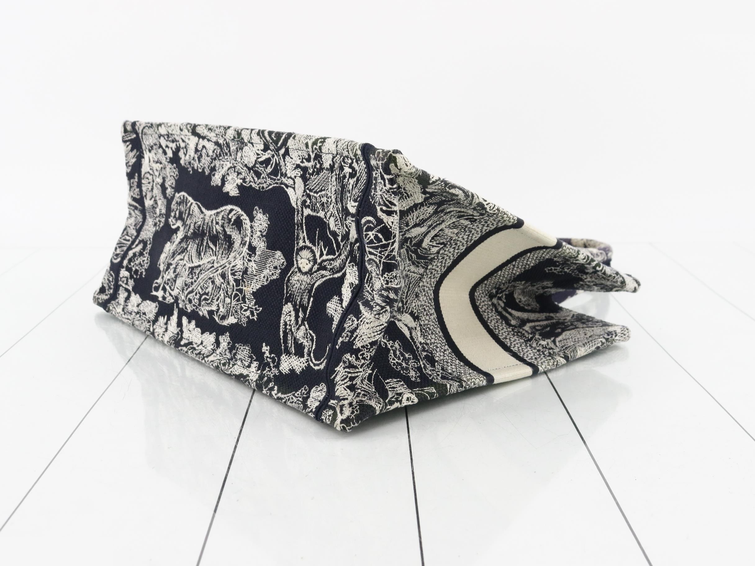 Book Tote - Medium — view 6