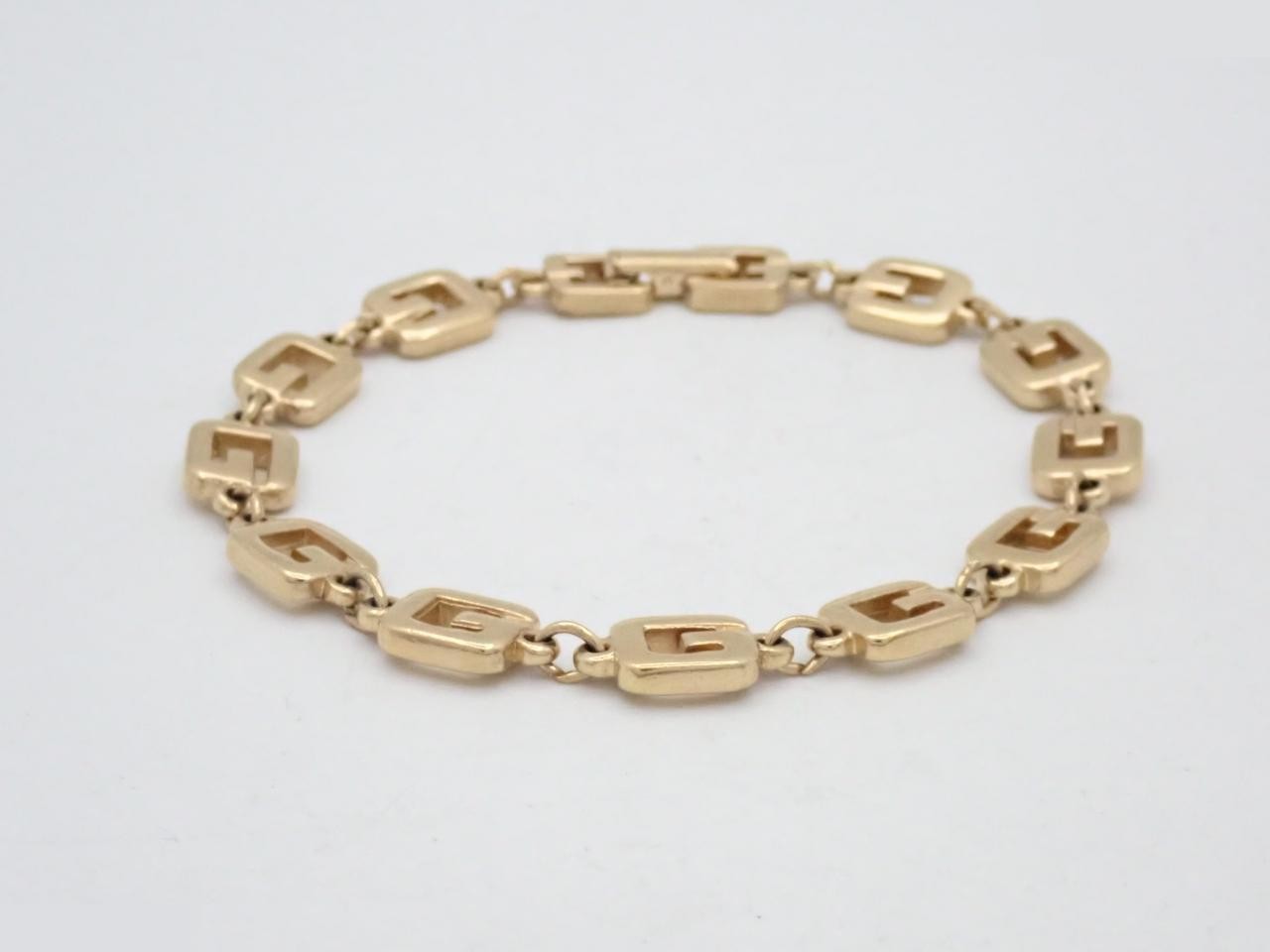 Other items in the line: Precious metal bracelets and bangles (metal), wrist circumference approximately 18.5 cm.