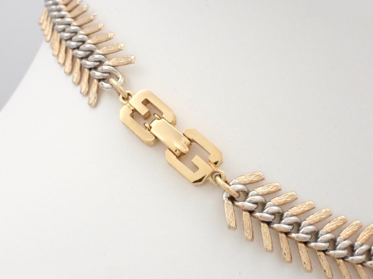 Other line: Precious metal necklaces and pendants, neck circumference approximately 36 cm. — view 2