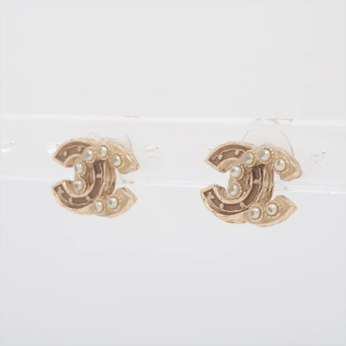 Coco Mark A12P Earrings (Pair) GP x Faux Pearl Gold. Shows signs of wear: — view 3