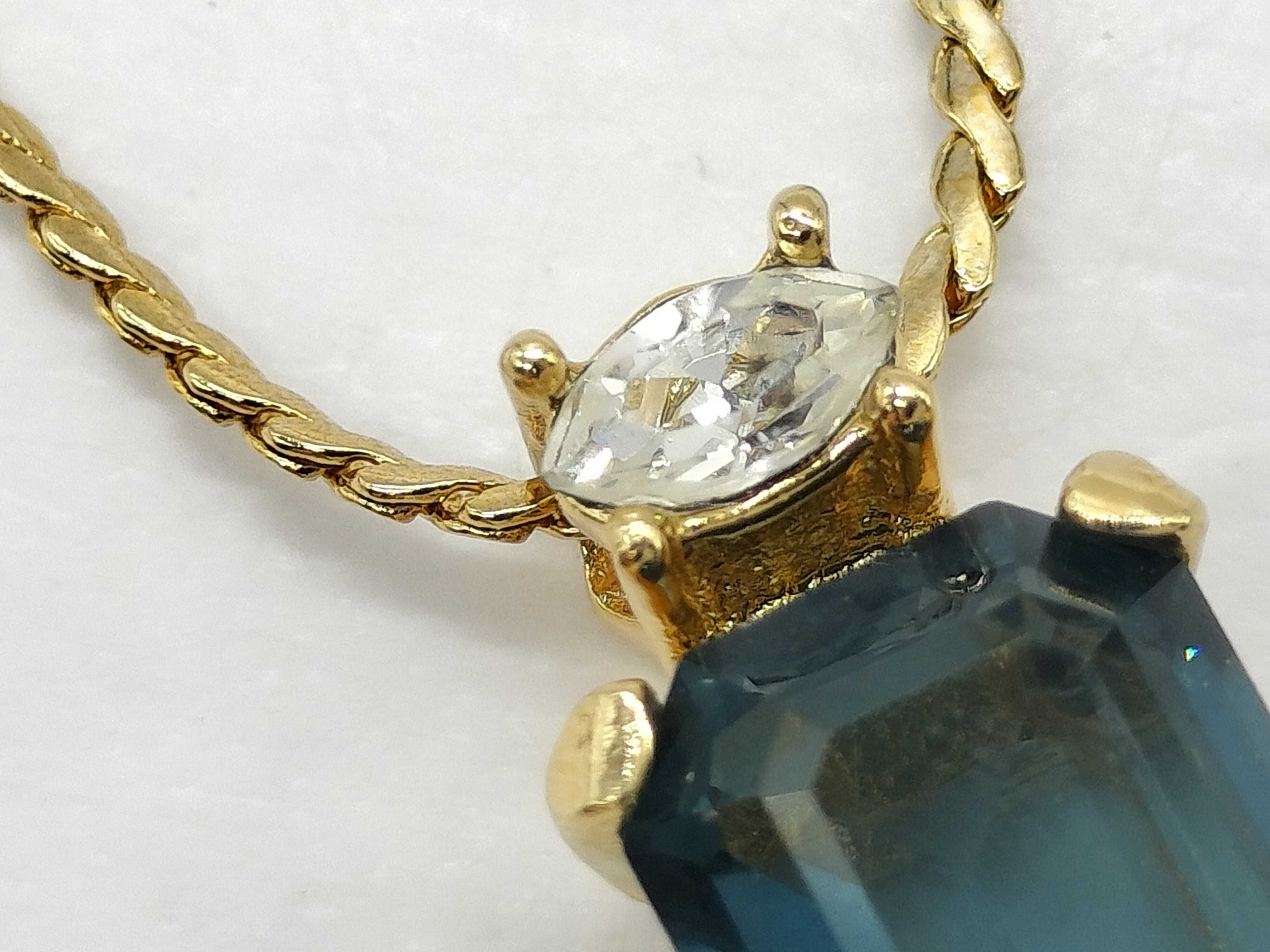 necklace — view 3