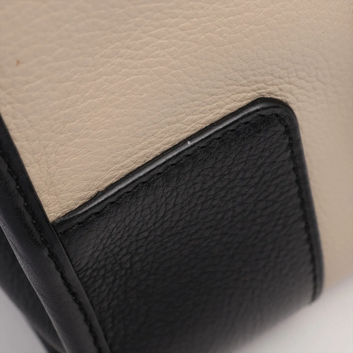 Amazona 36 Leather Handbag Black x Beige — view 15