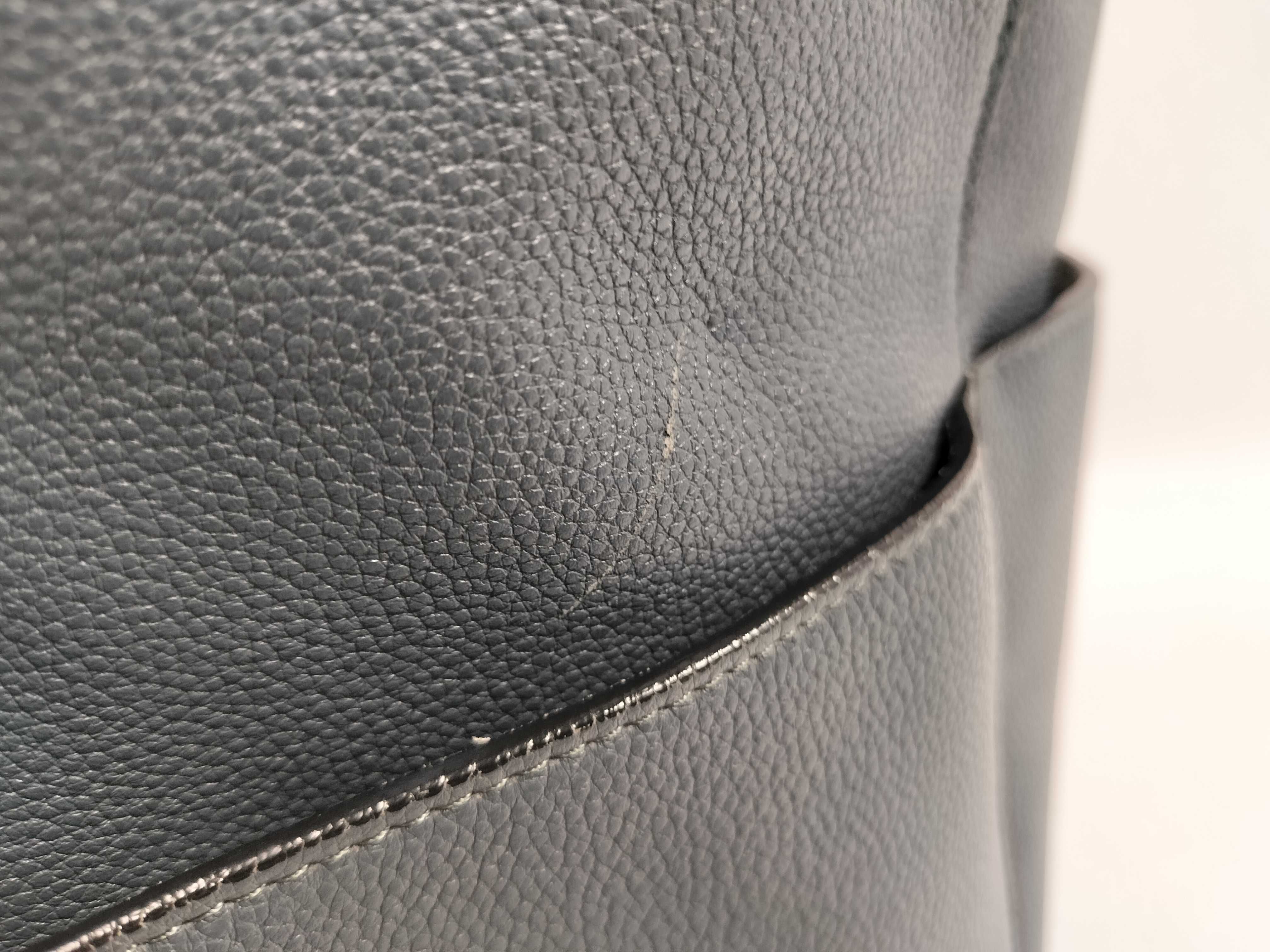 Sangle Bucket Leather Shoulder Bag Navy Shoulder Bag — view 15
