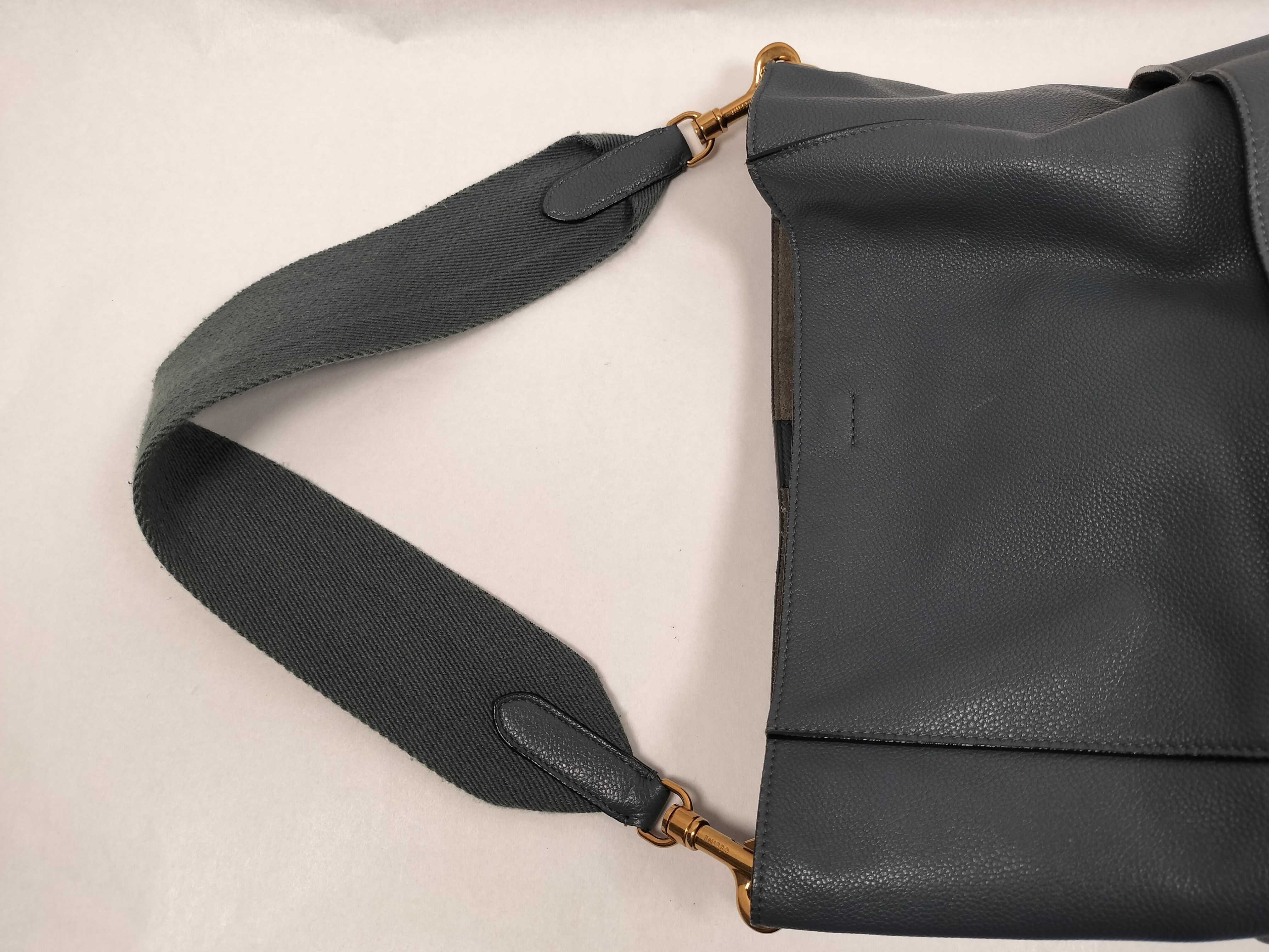 Sangle Bucket Leather Shoulder Bag Navy Shoulder Bag — view 3
