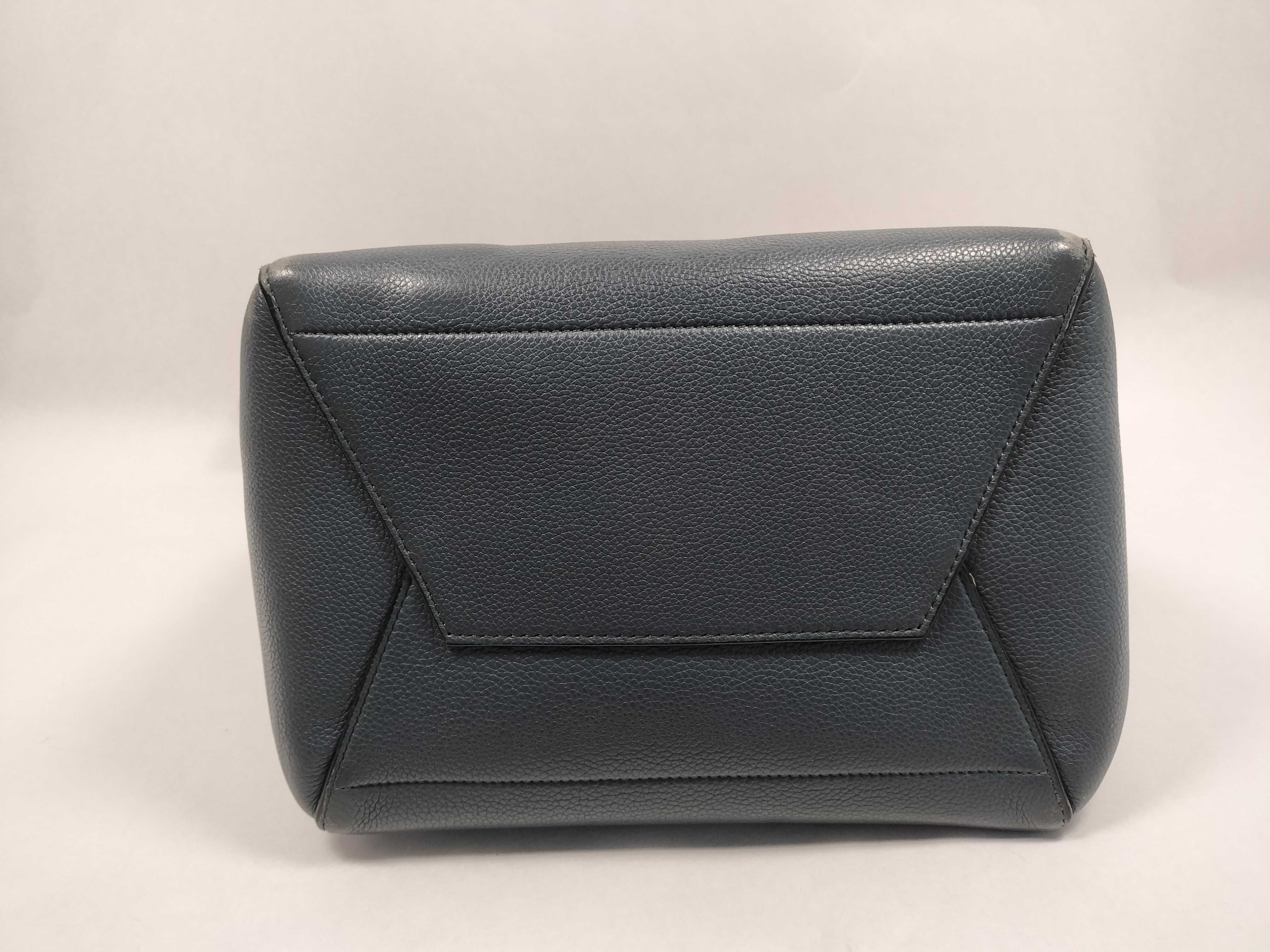 Sangle Bucket Leather Shoulder Bag Navy Shoulder Bag — view 7