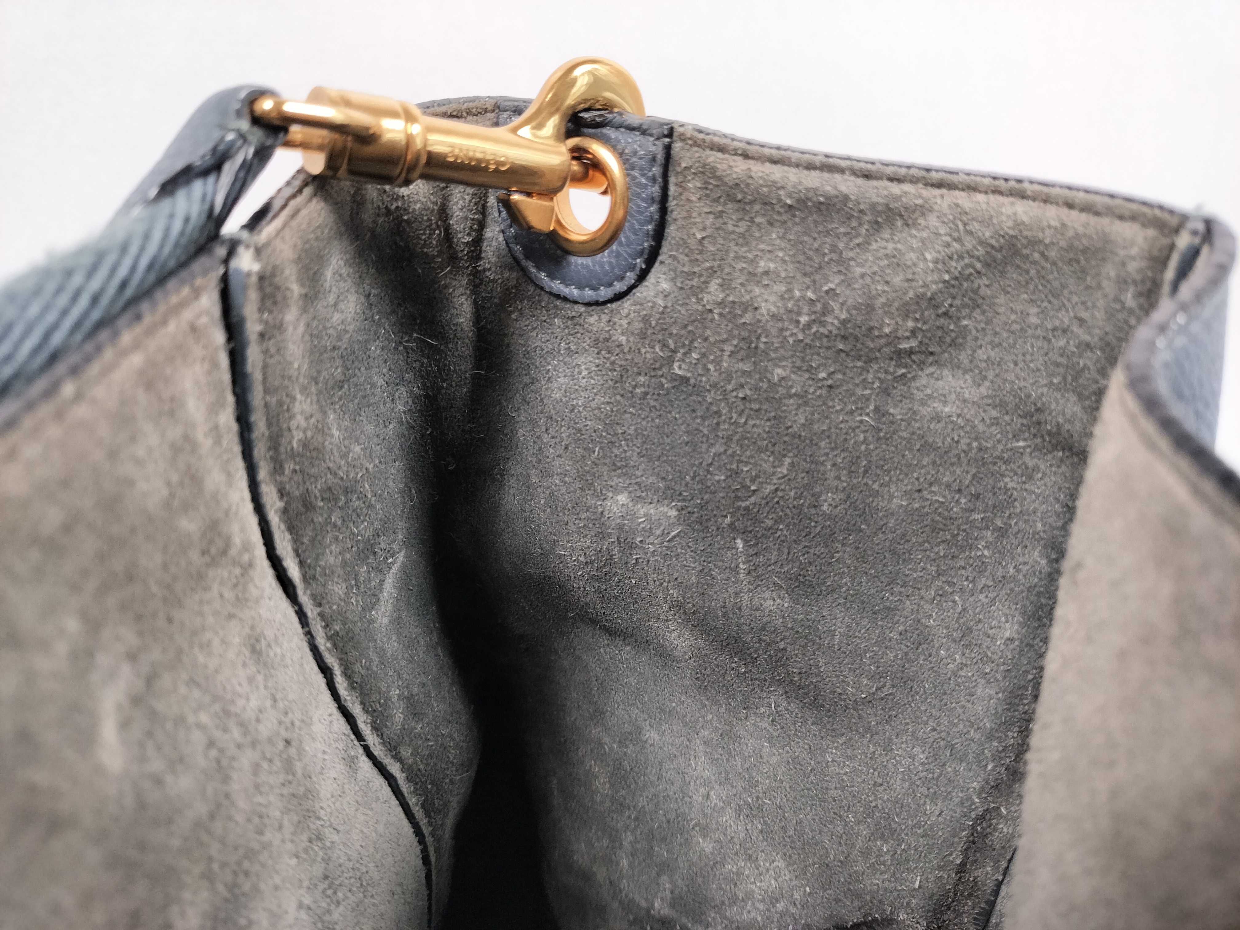Sangle Bucket Leather Shoulder Bag Navy Shoulder Bag — view 8