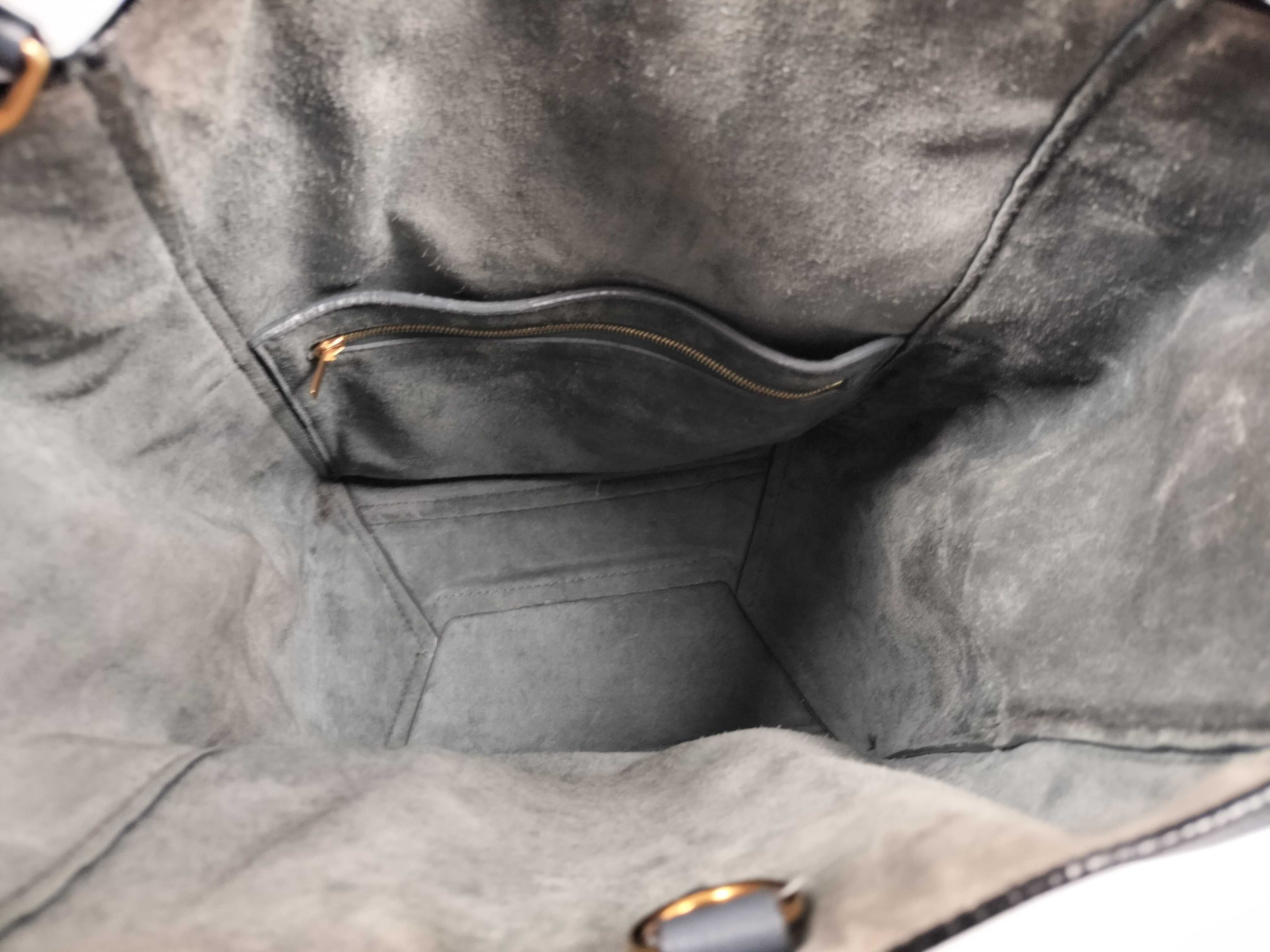 Sangle Bucket Leather Shoulder Bag Navy Shoulder Bag — view 9