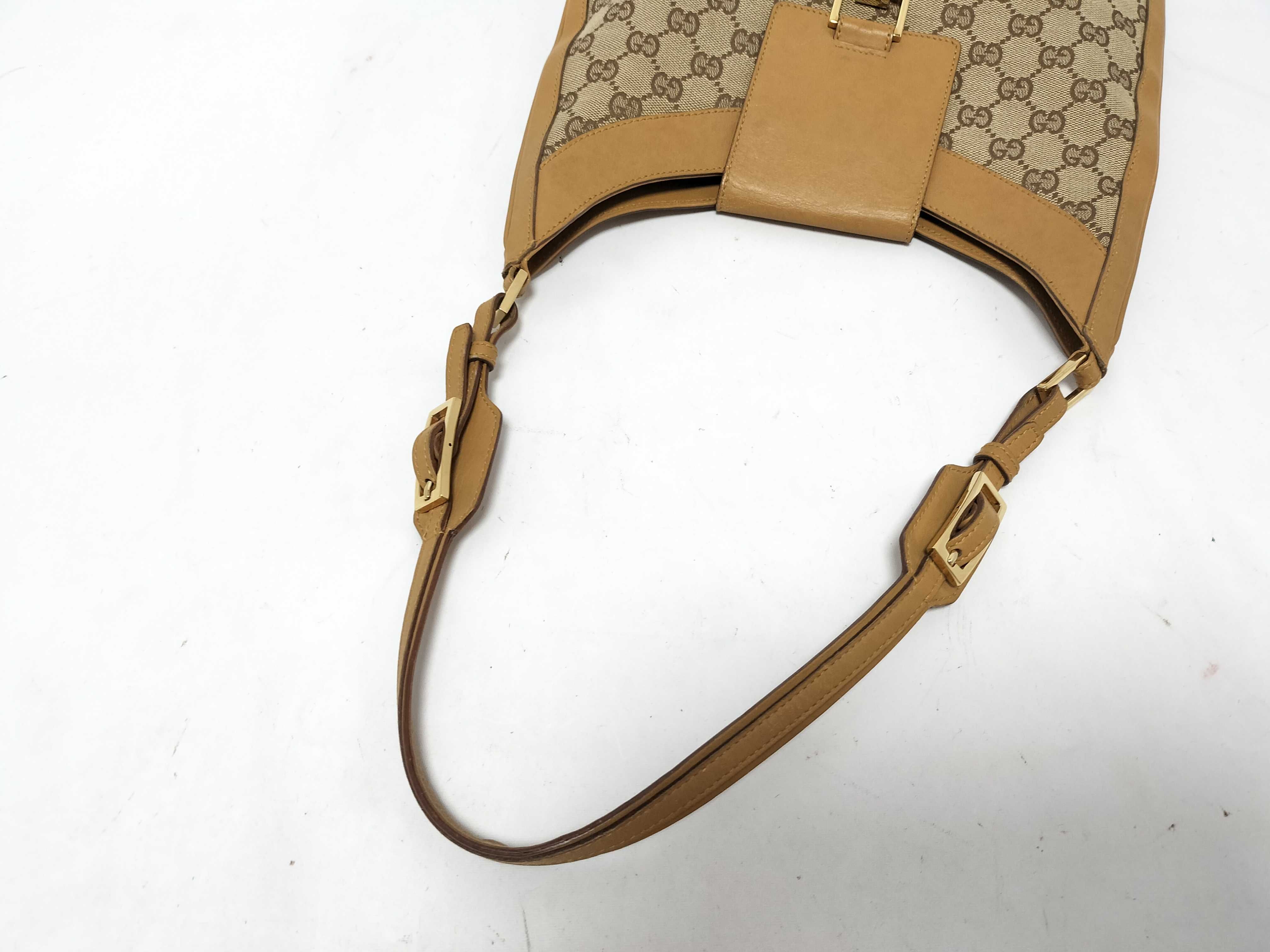 GG Canvas Gucci One-Shoulder Bag, Beige — view 3