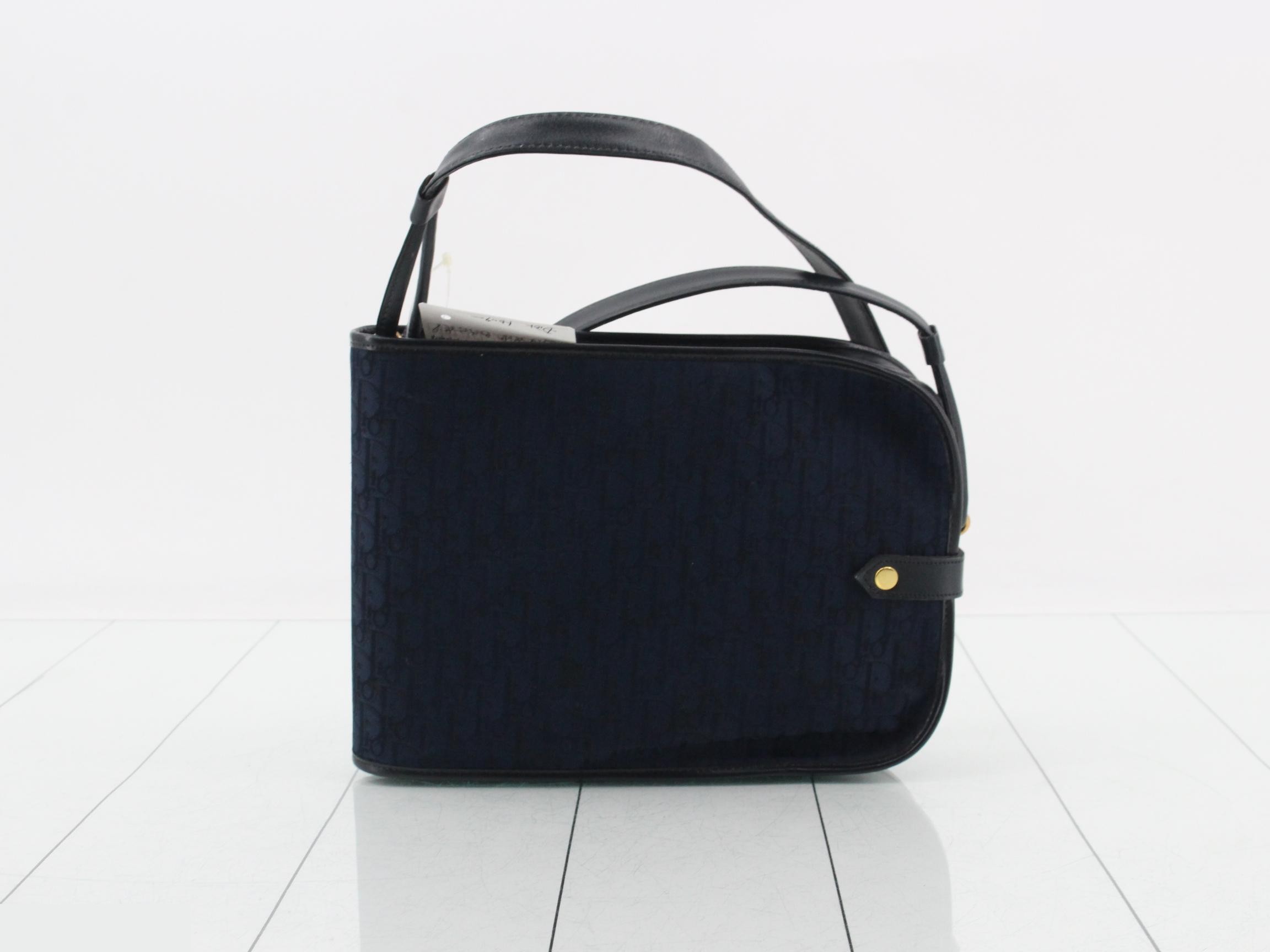 Trotter (Bag) - Shoulder Bag — view 2