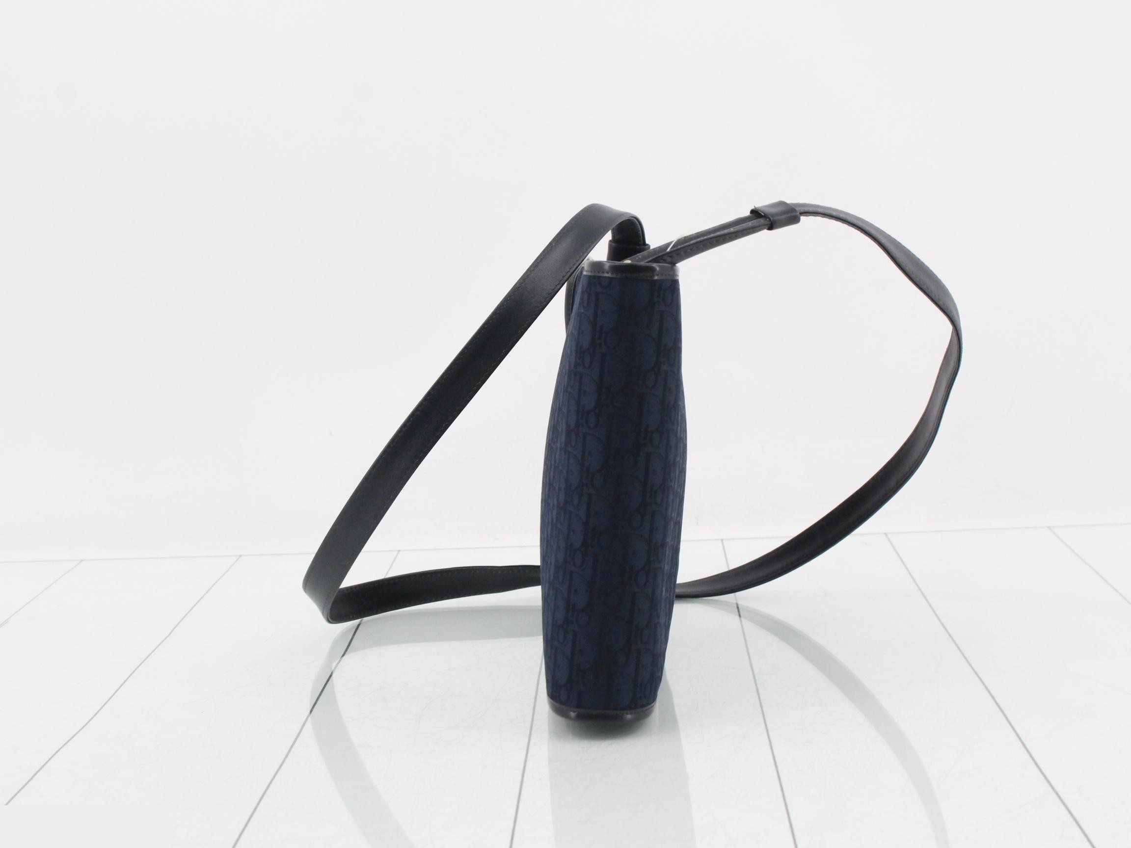 Trotter (Bag) - Shoulder Bag — view 3