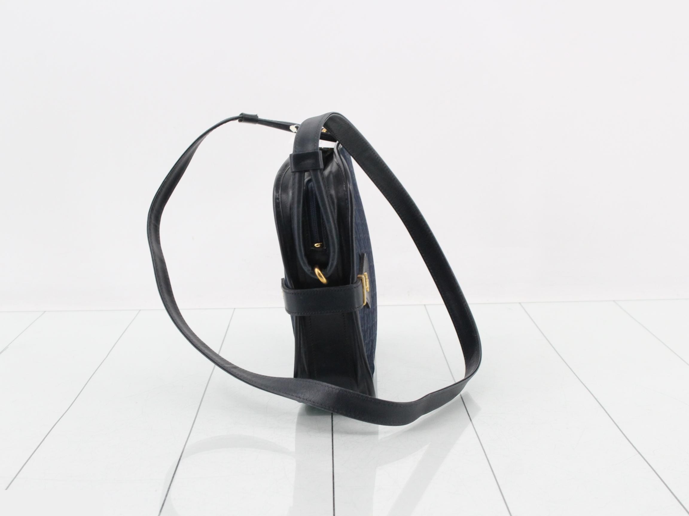 Trotter (Bag) - Shoulder Bag — view 4