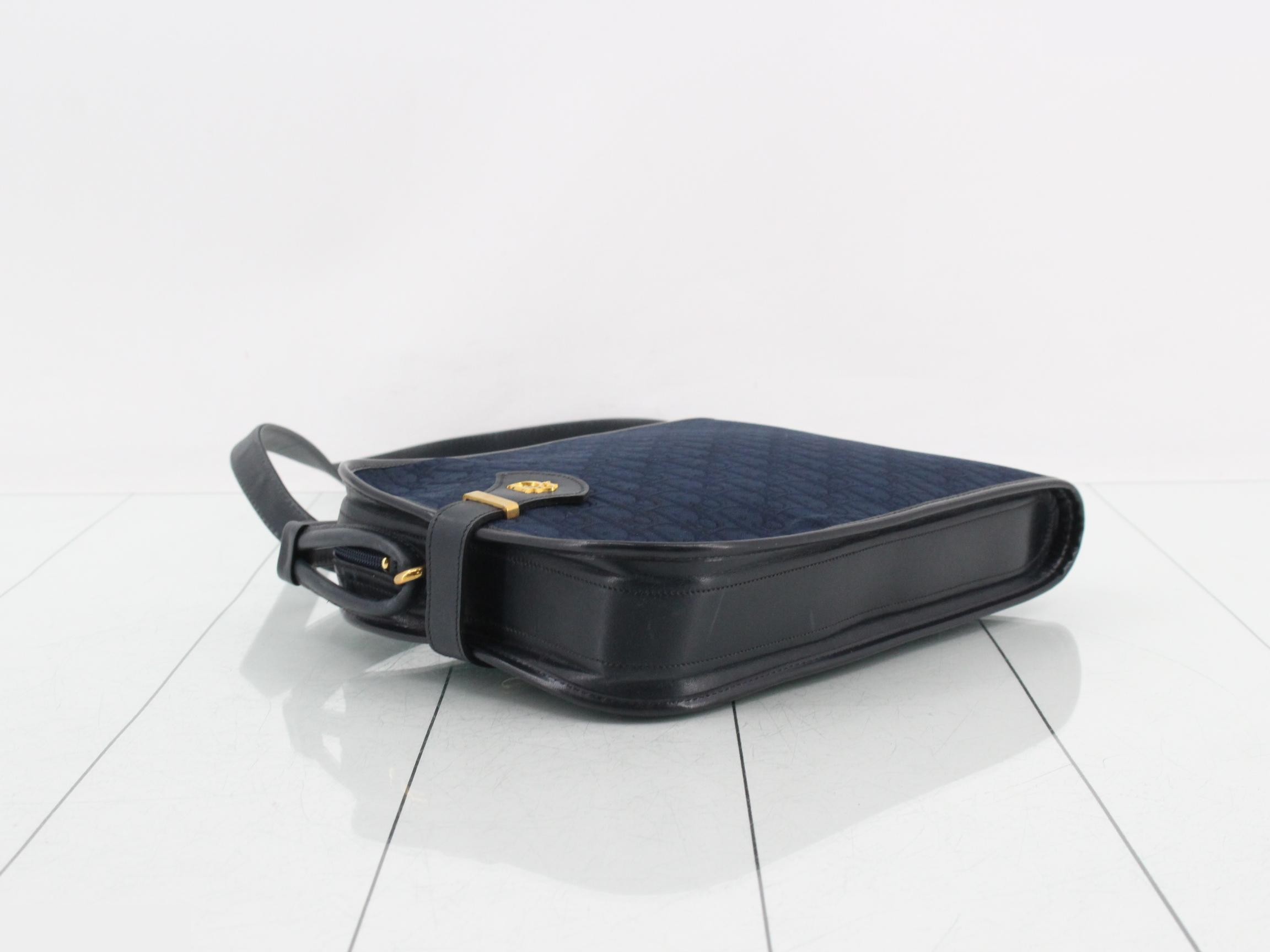 Trotter (Bag) - Shoulder Bag — view 5