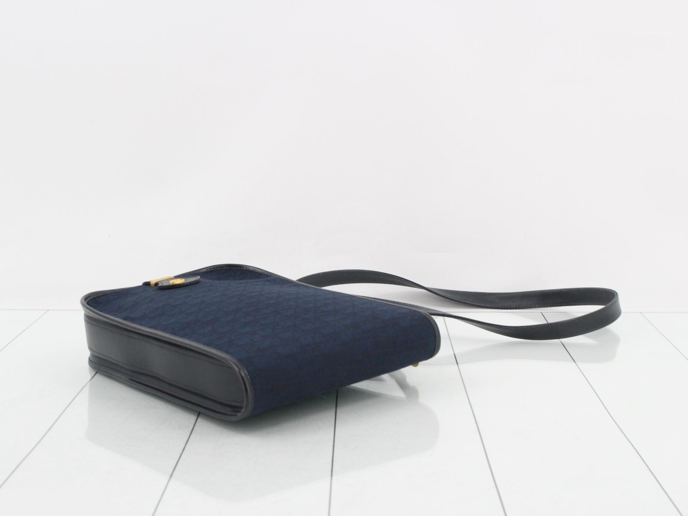 Trotter (Bag) - Shoulder Bag — view 6