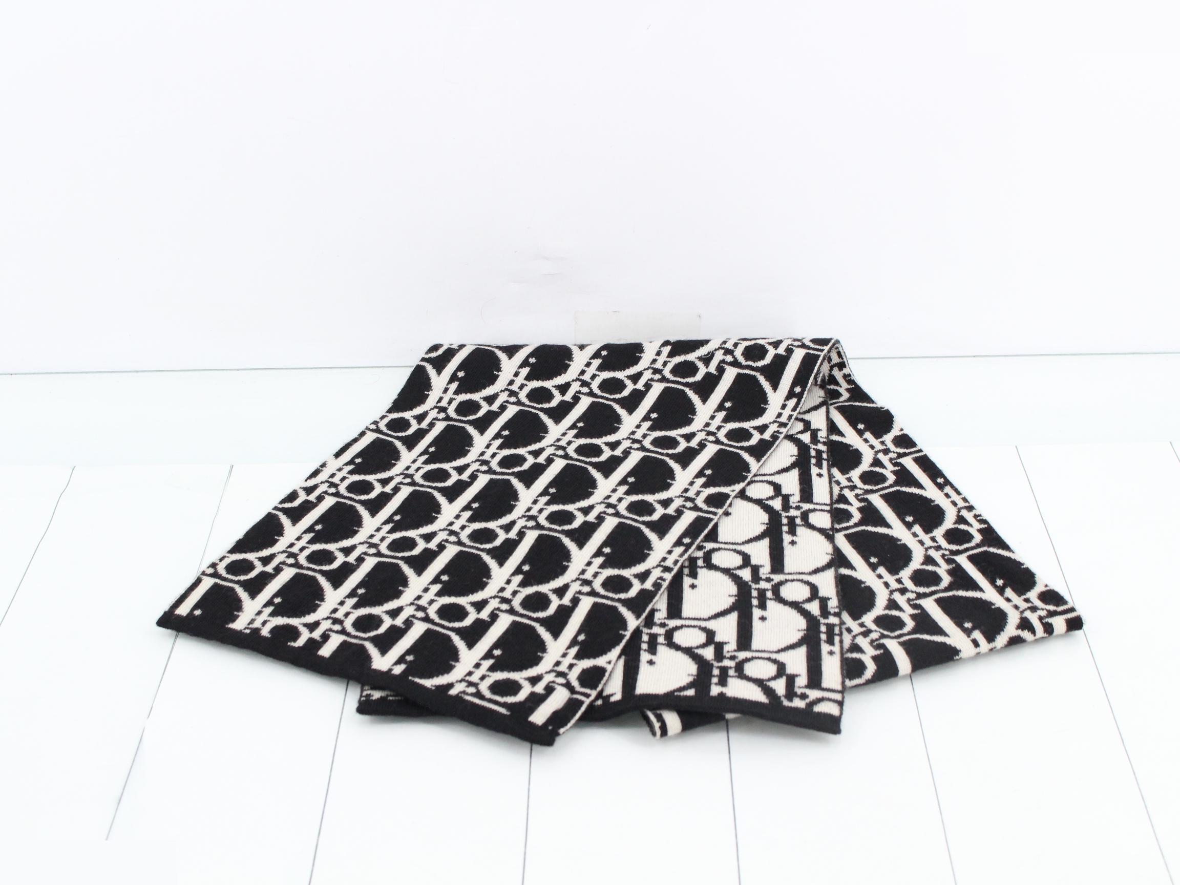 Trotter (accessories) - Scarf — view 2