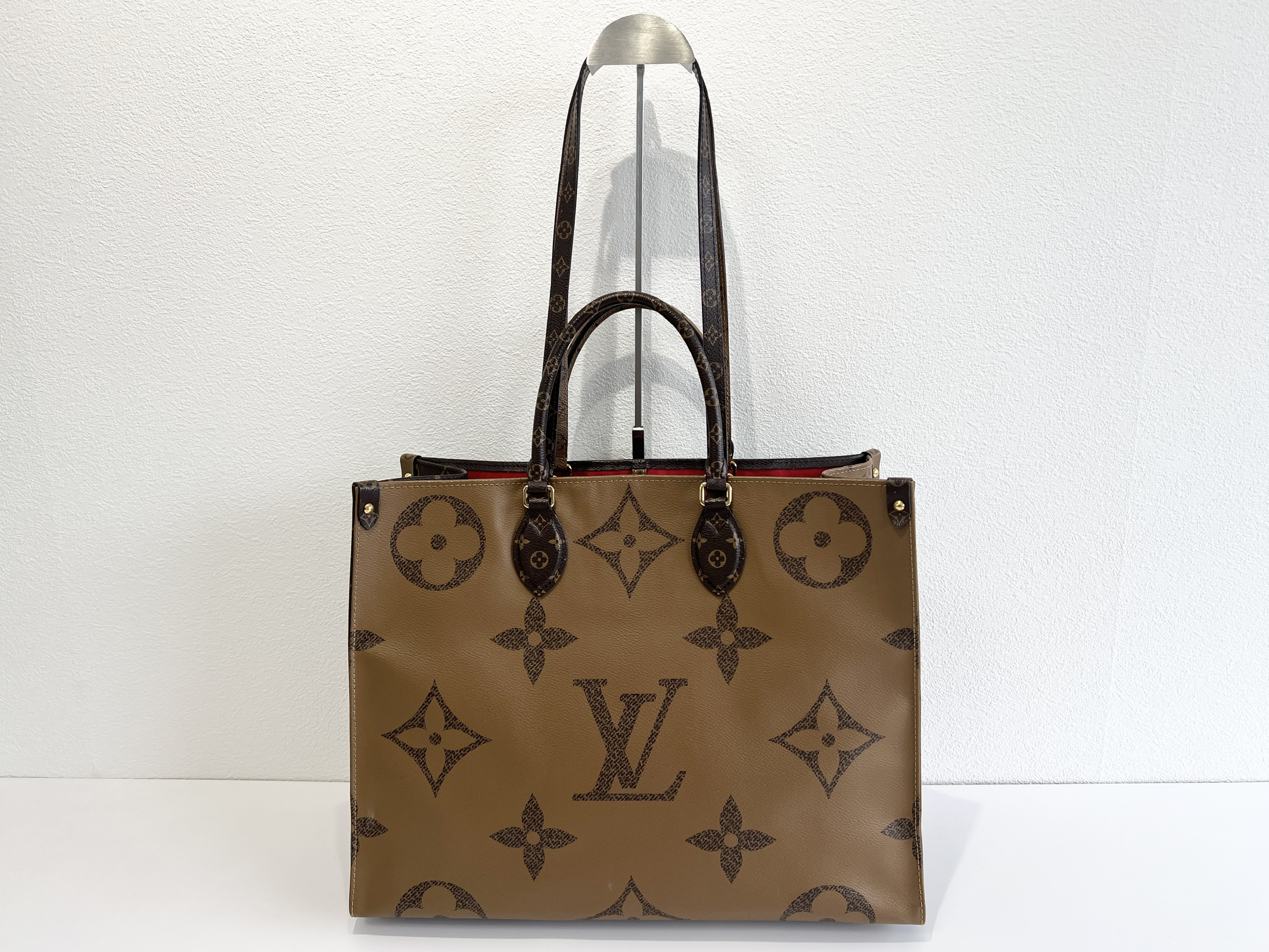 Monogram Logo Giant Reverse OnTheGo Leather 2-way Shoulder Bag Tote Bag — view 2