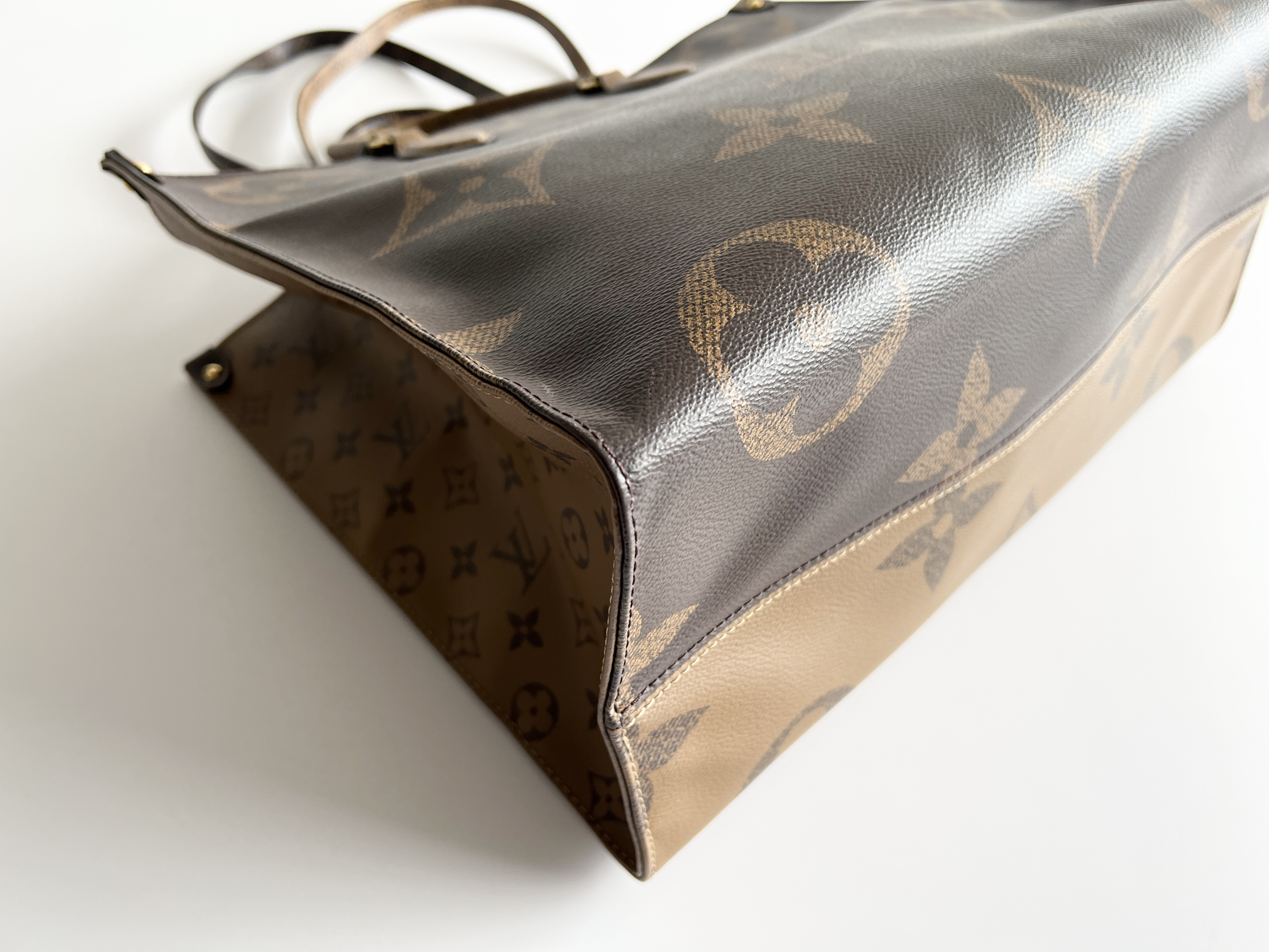 Monogram Logo Giant Reverse OnTheGo Leather 2-way Shoulder Bag Tote Bag — view 11