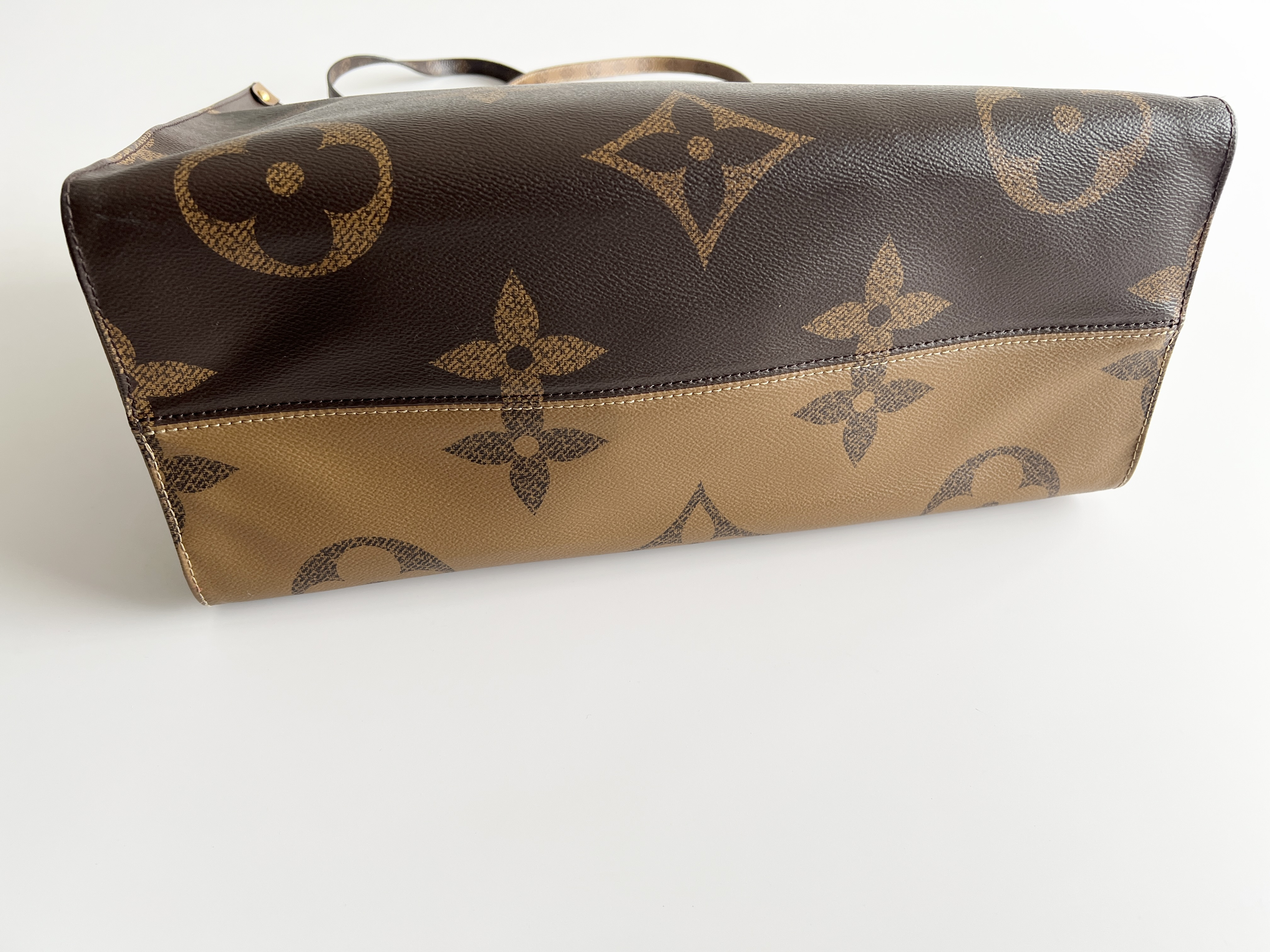 Monogram Logo Giant Reverse OnTheGo Leather 2-way Shoulder Bag Tote Bag — view 15