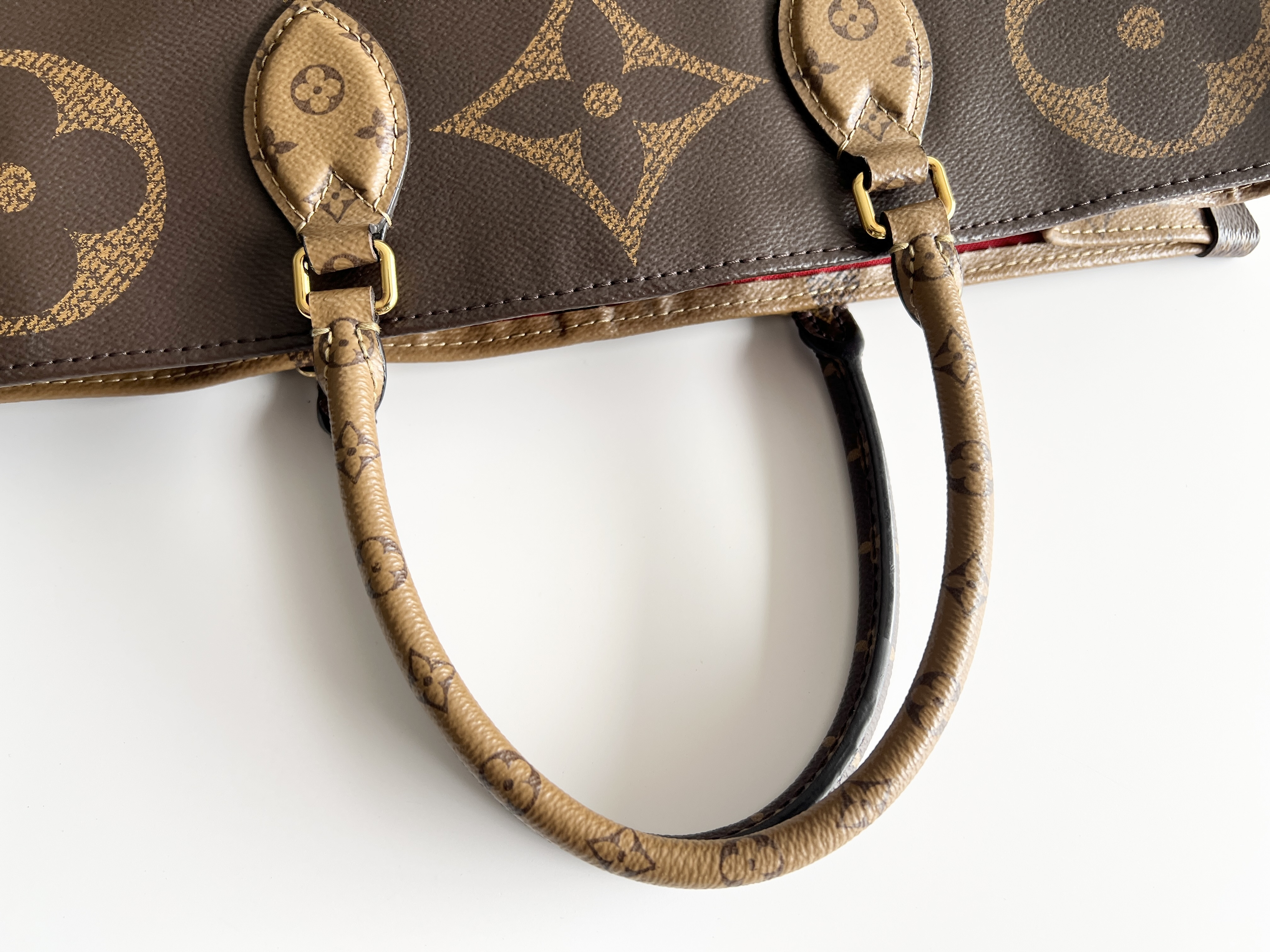 Monogram Logo Giant Reverse OnTheGo Leather 2-way Shoulder Bag Tote Bag — view 4