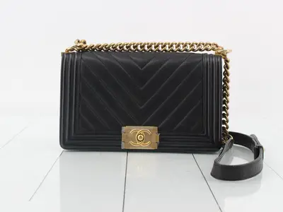 Boy Chanel grained calfskin shoulder bag, black