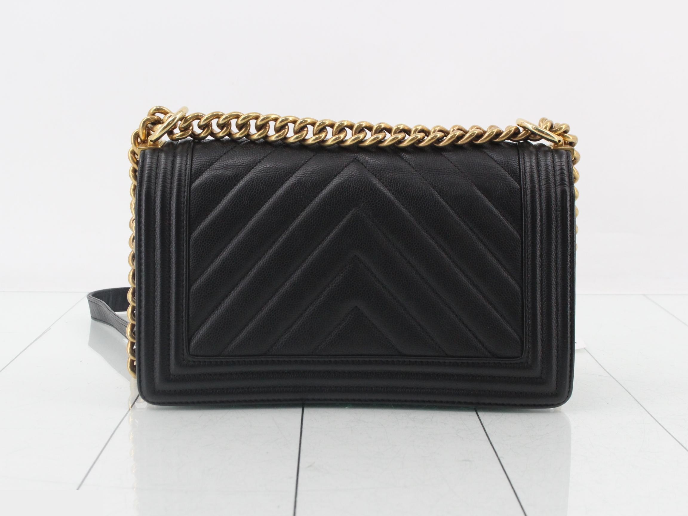 Boy Chanel grained calfskin shoulder bag, black — view 2