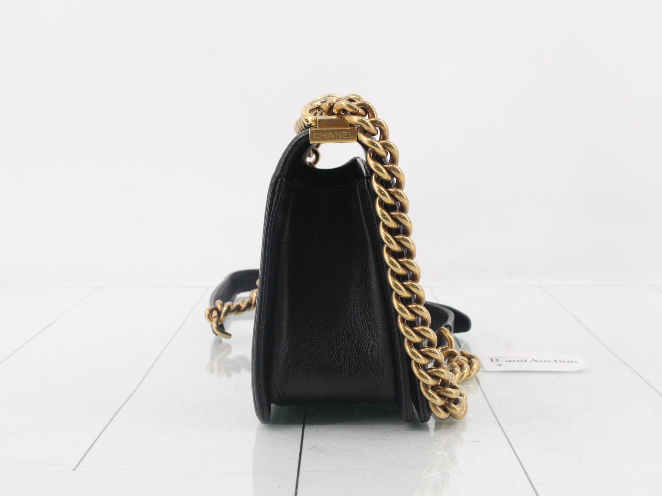 Boy Chanel grained calfskin shoulder bag, black — view 4