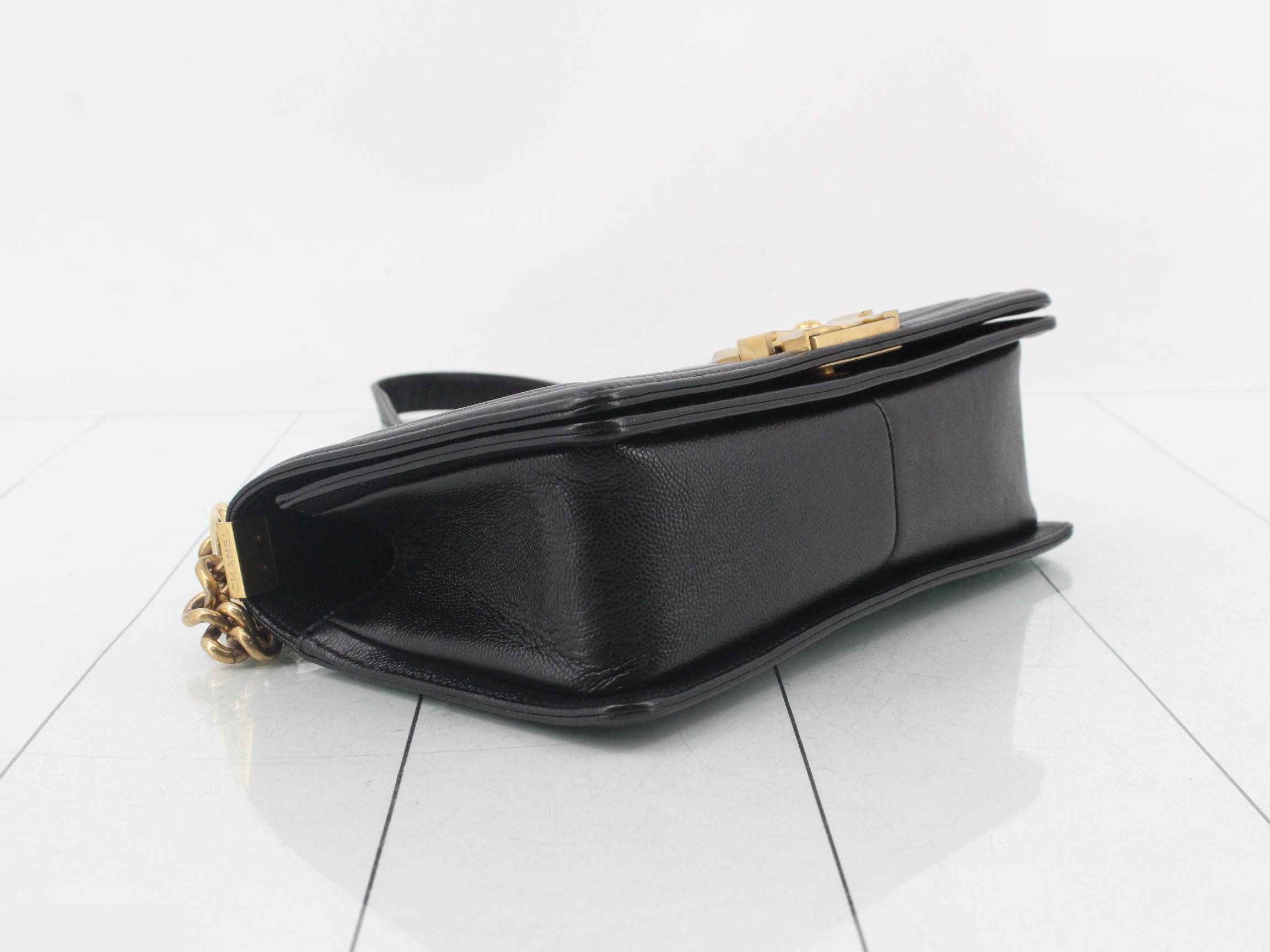 Boy Chanel grained calfskin shoulder bag, black — view 5